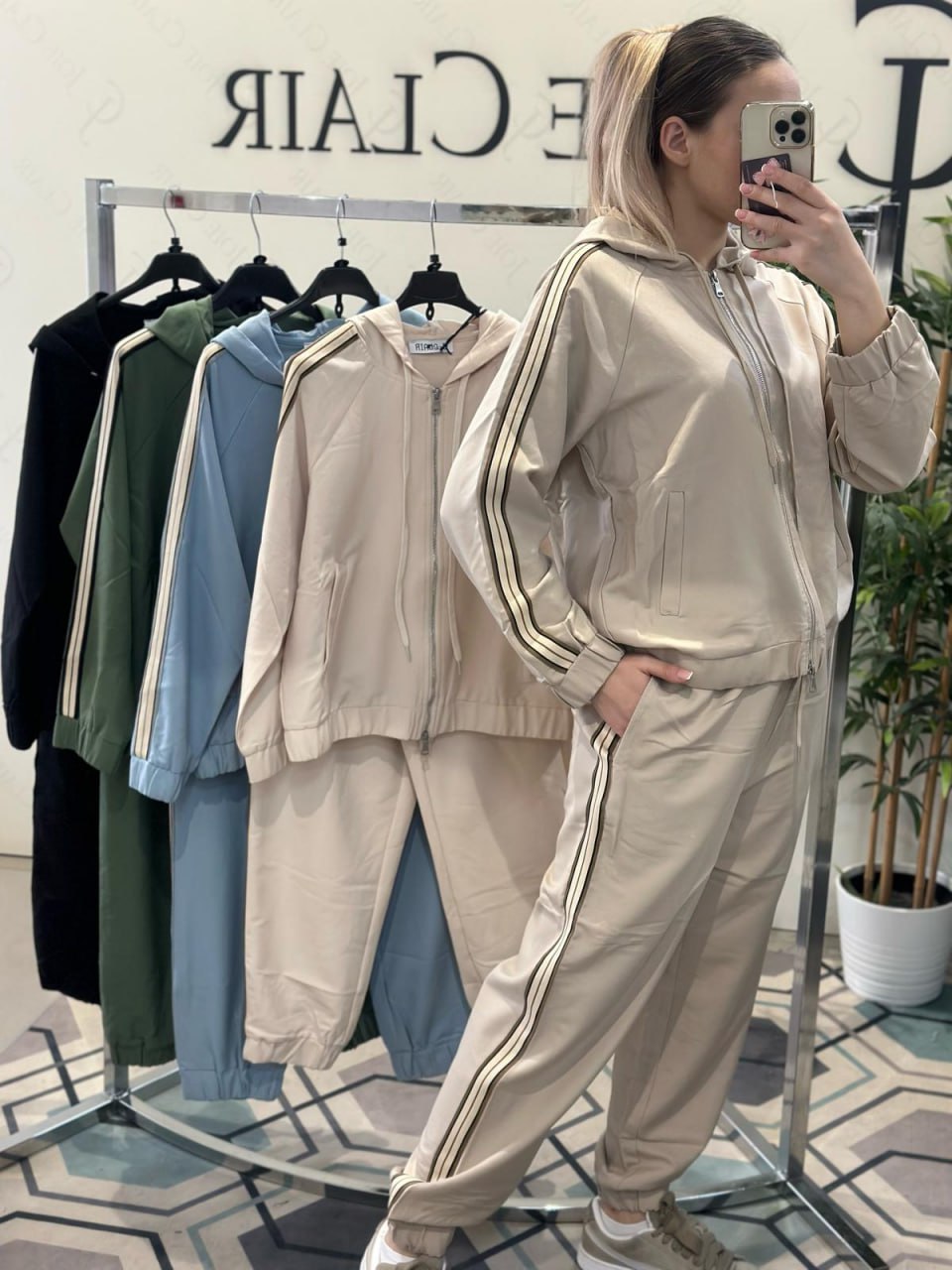 Фото Joie Clair (J-Clair)