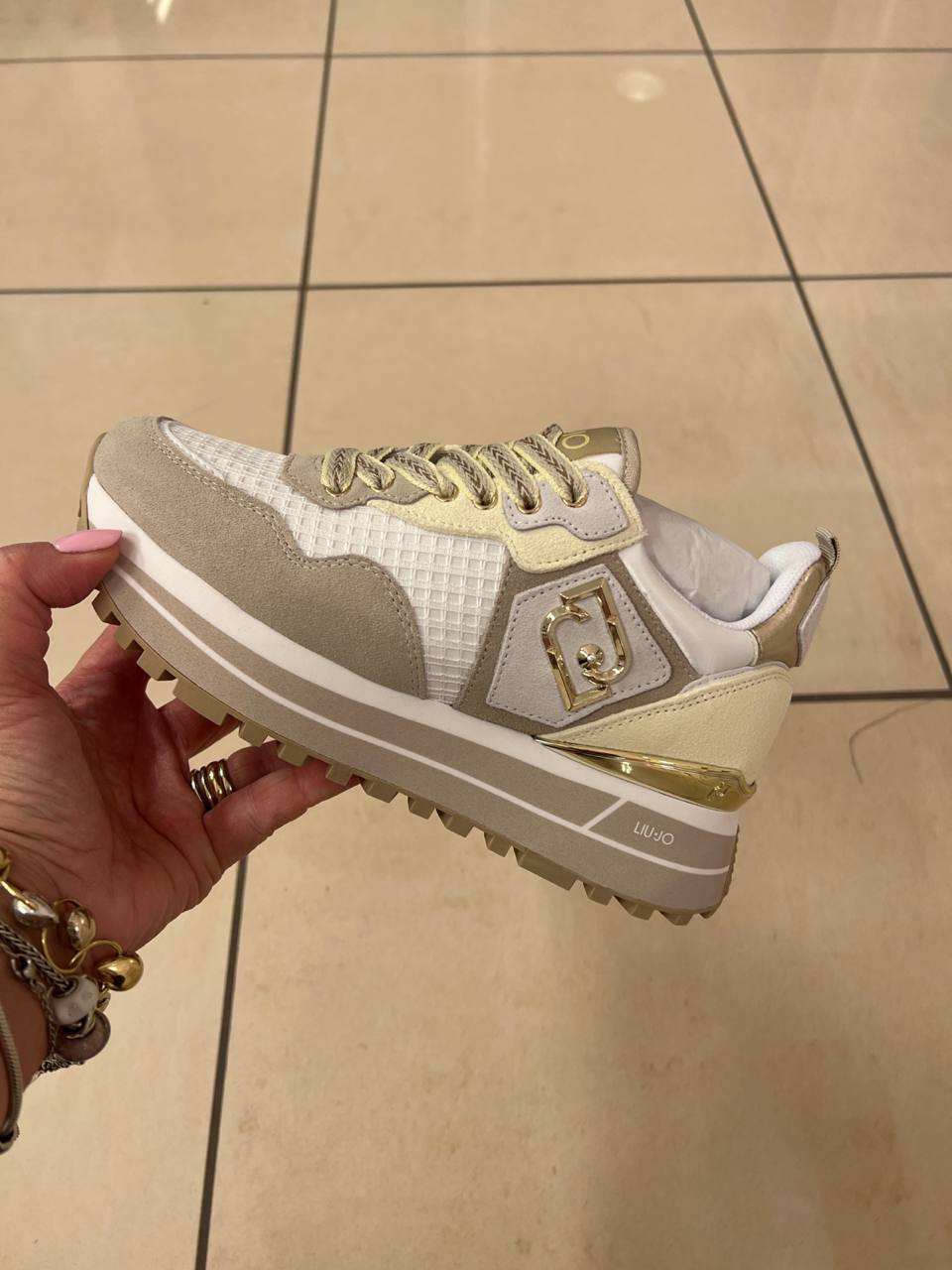 Фото Outlet