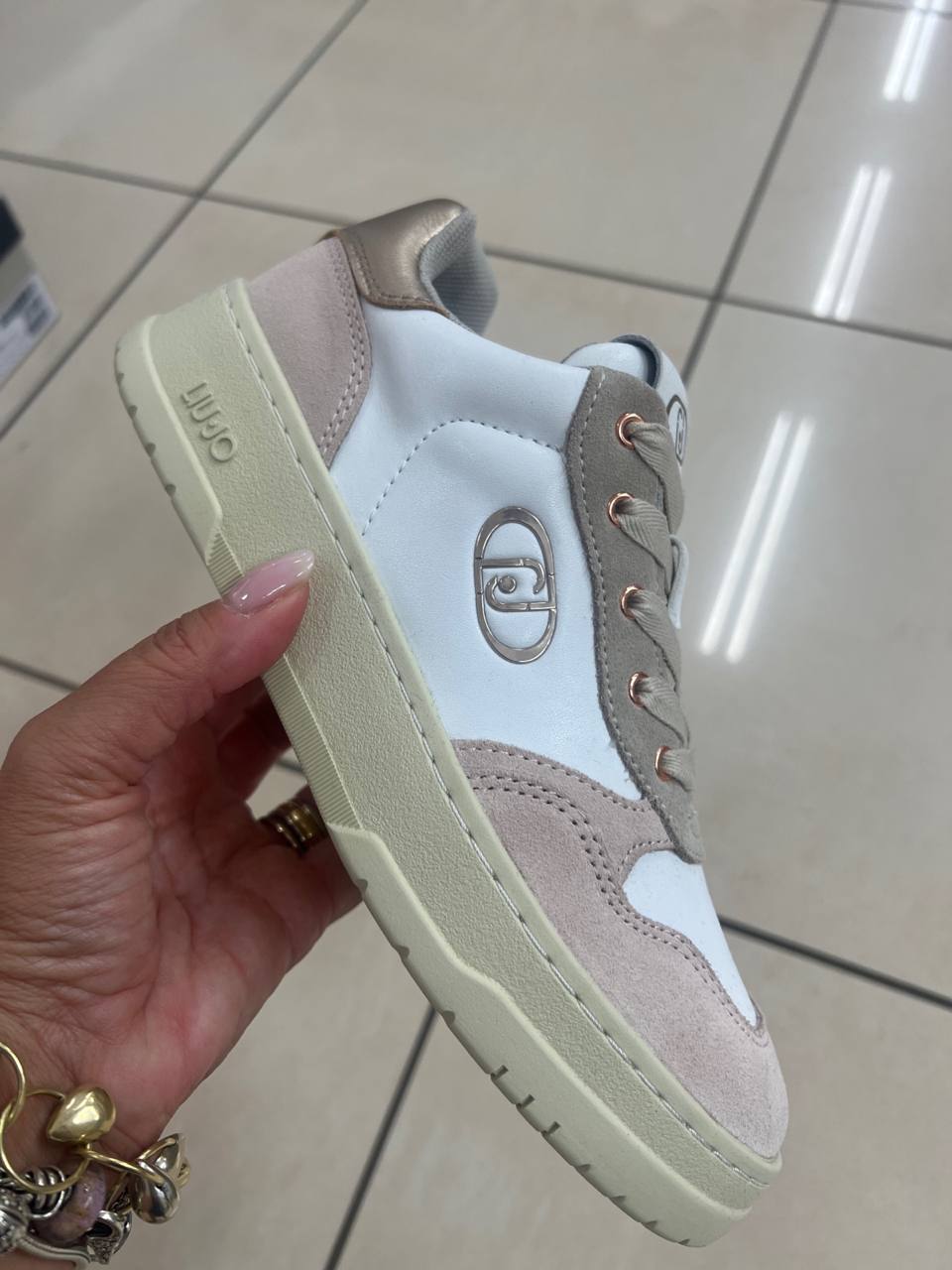 Фото Outlet