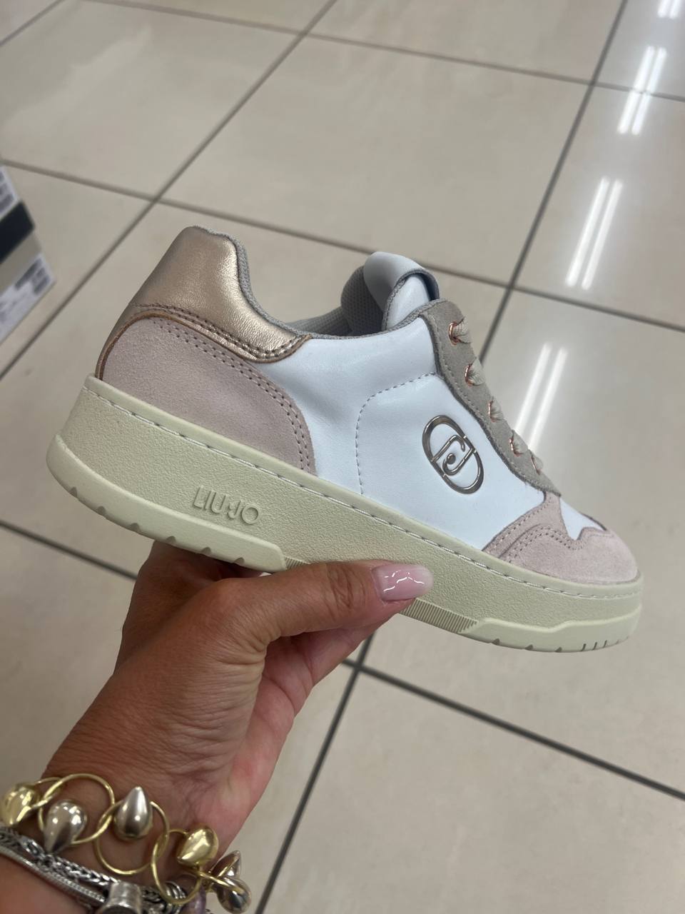 Фото Outlet