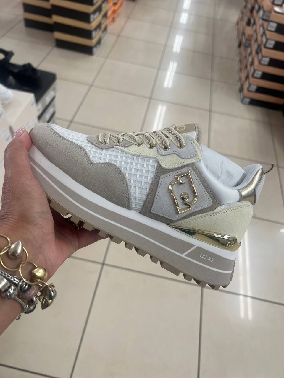 Фото Outlet