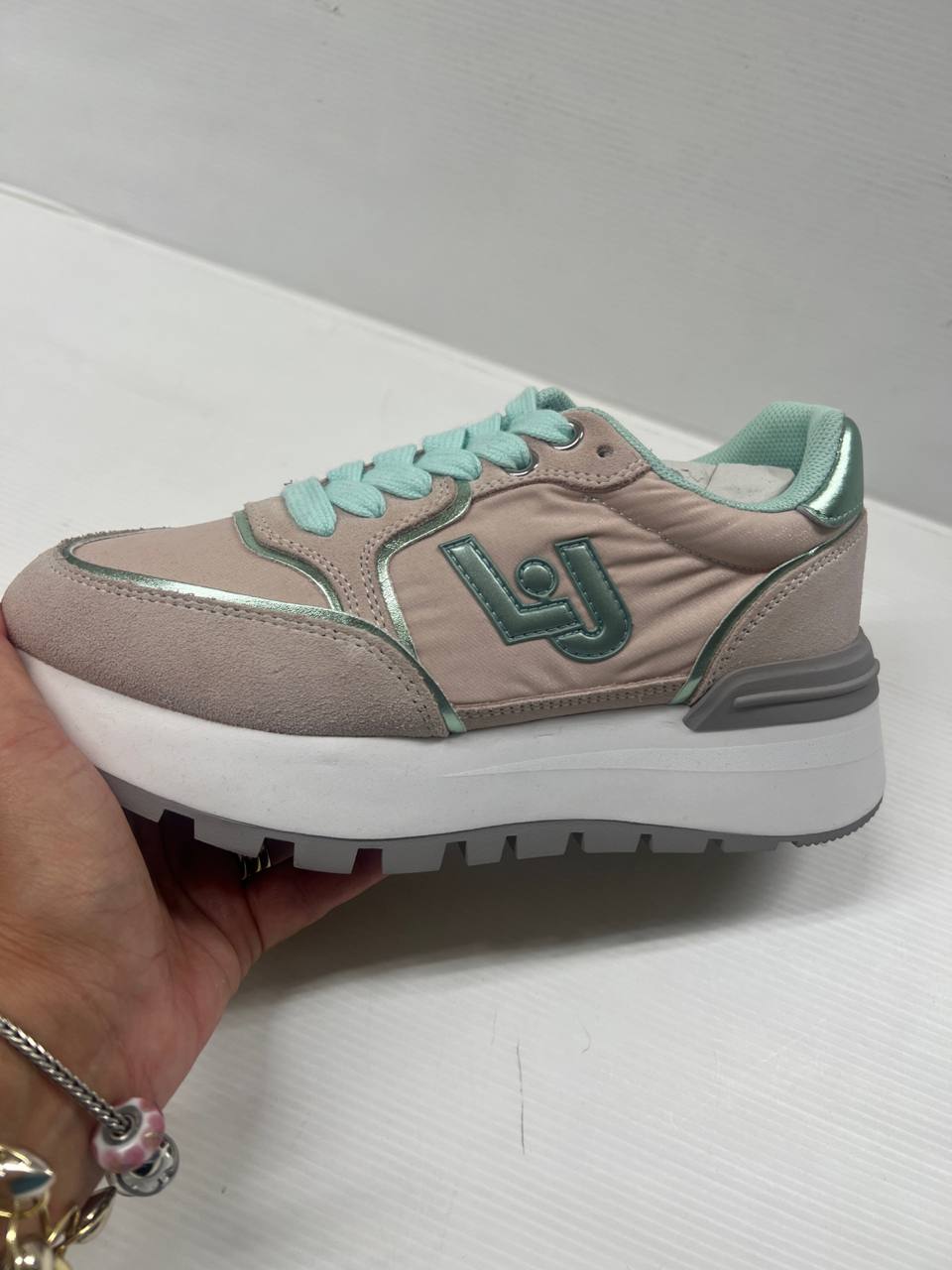 Фото Outlet