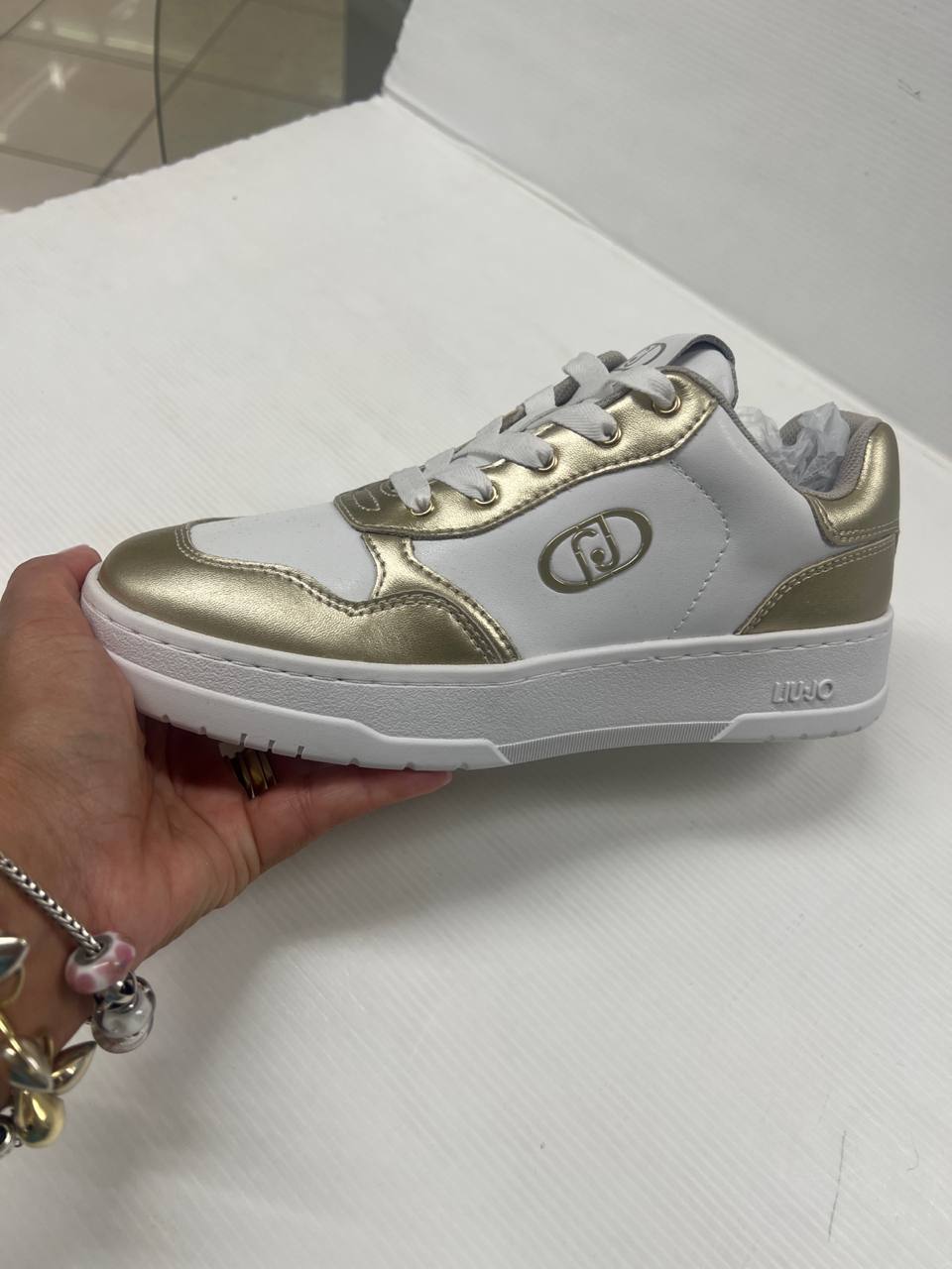 Фото Outlet