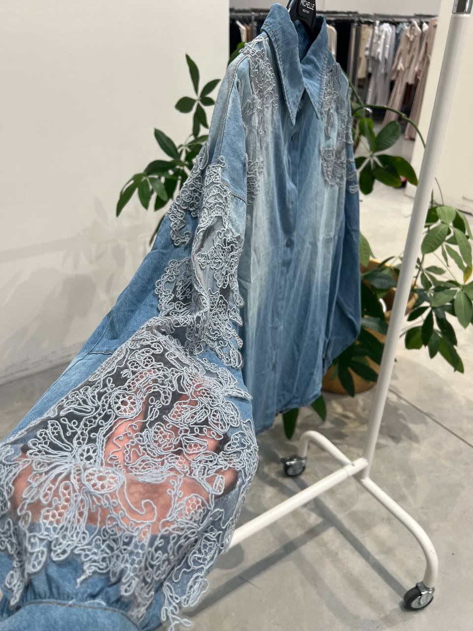 Amelie Follies (Michelle)