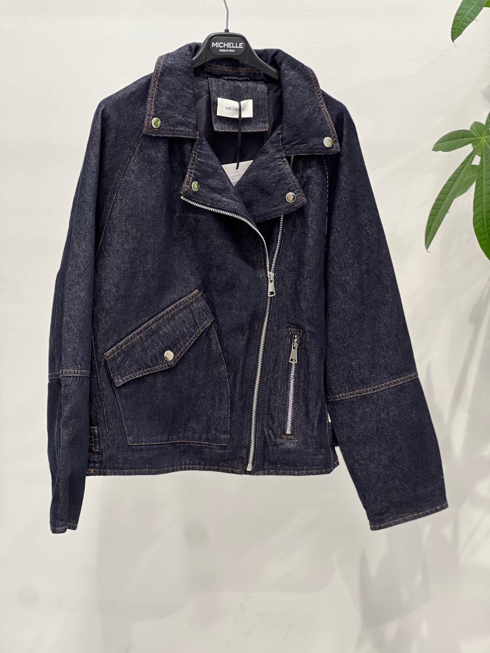 Amelie Follies (Michelle)