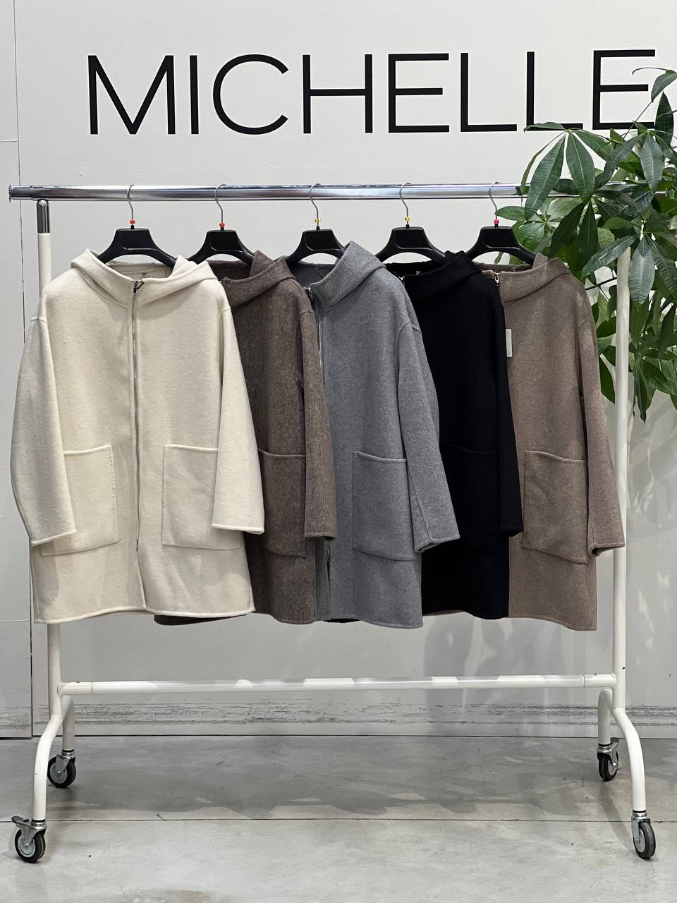 Amelie Follies (Michelle)