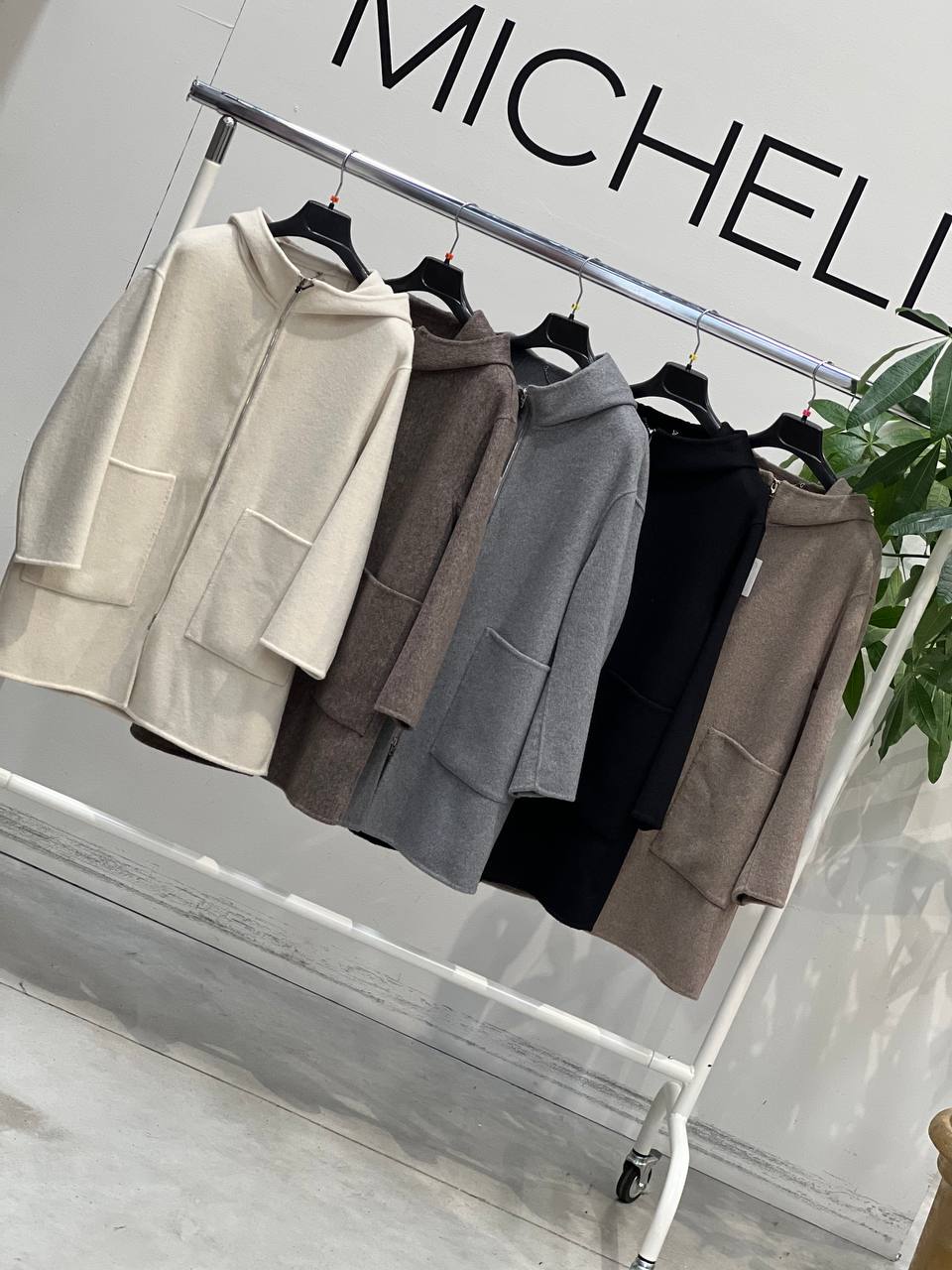 Amelie Follies (Michelle)