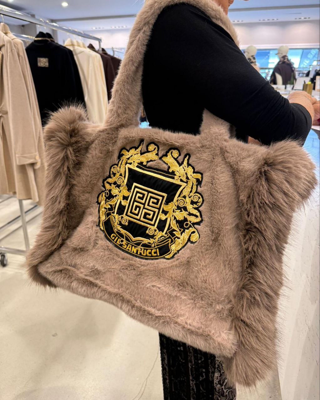 Фото Gil Santucci