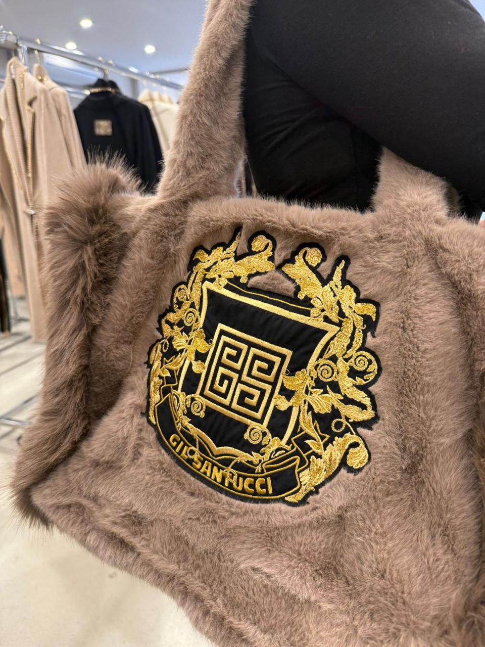 Фото Gil Santucci