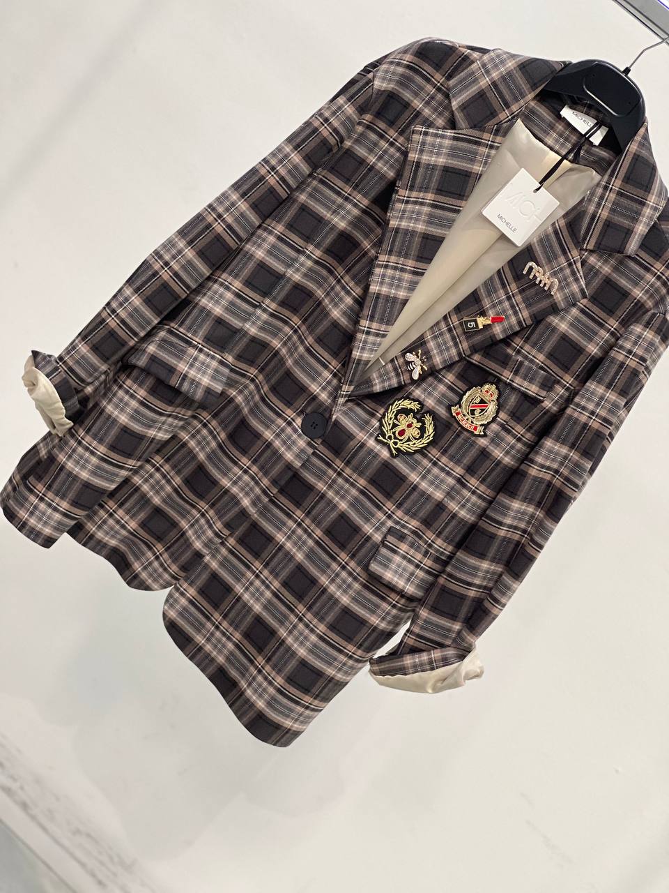 Amelie Follies (Michelle)