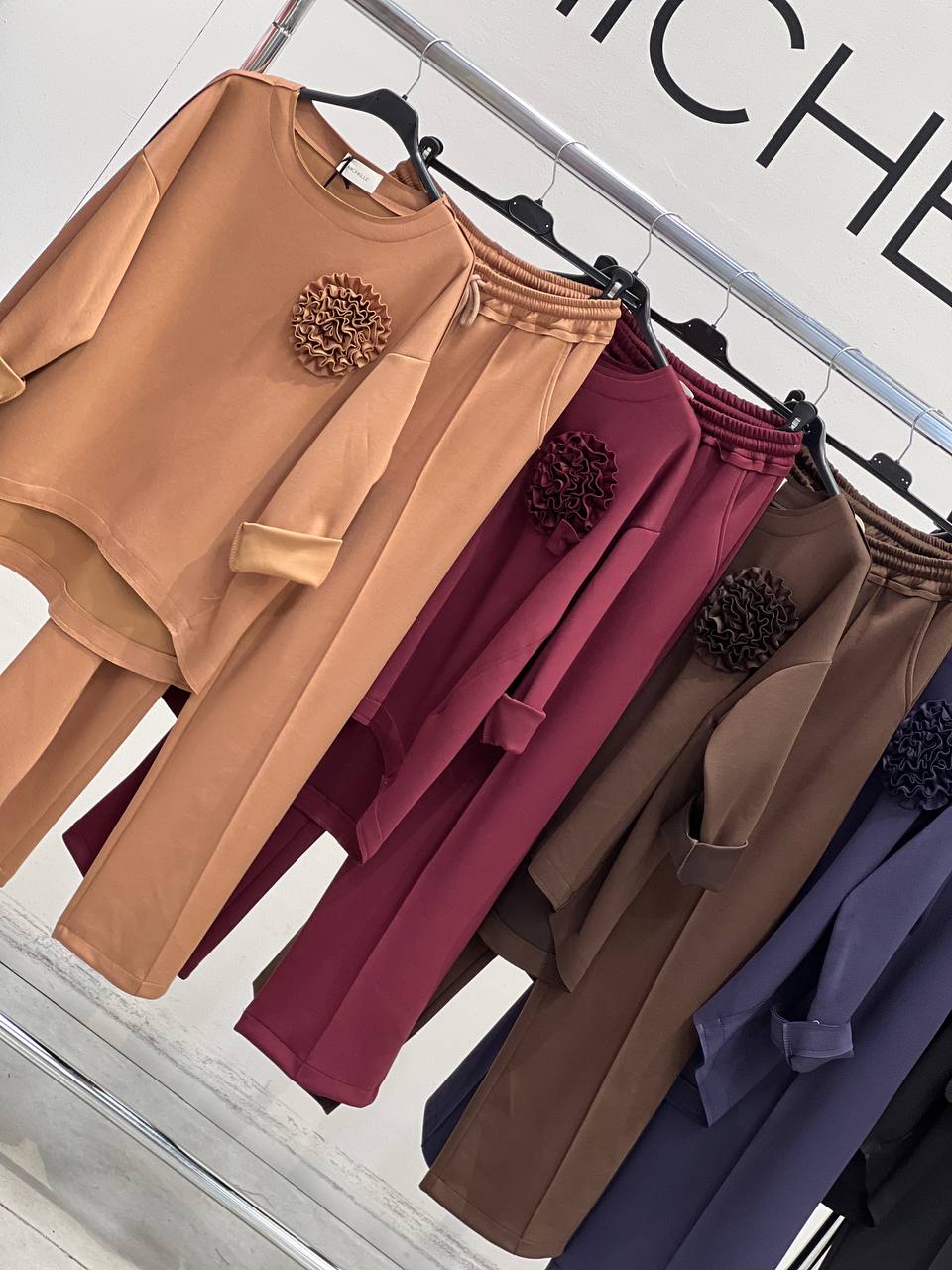 Amelie Follies (Michelle)