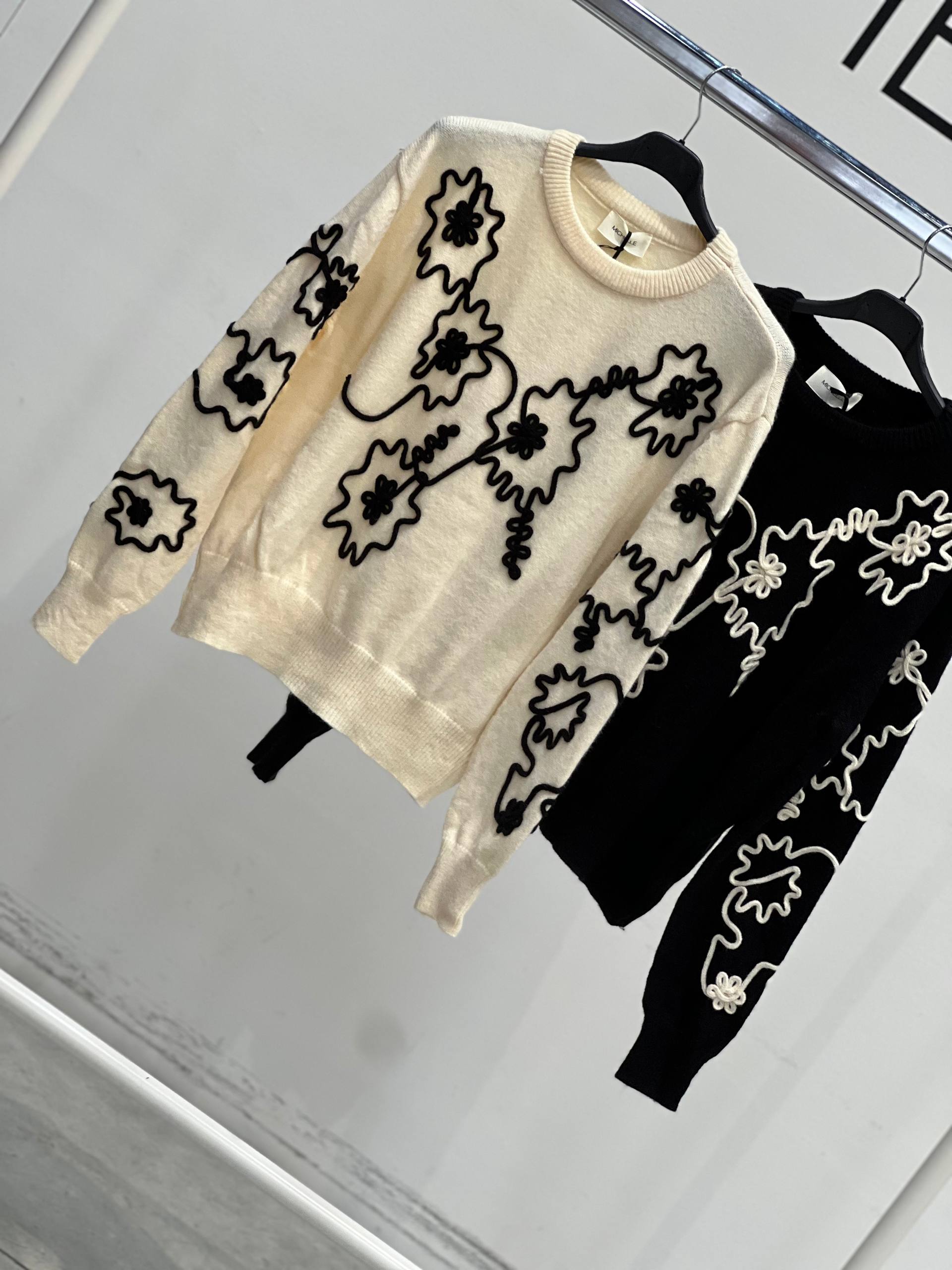 Amelie Follies (Michelle)