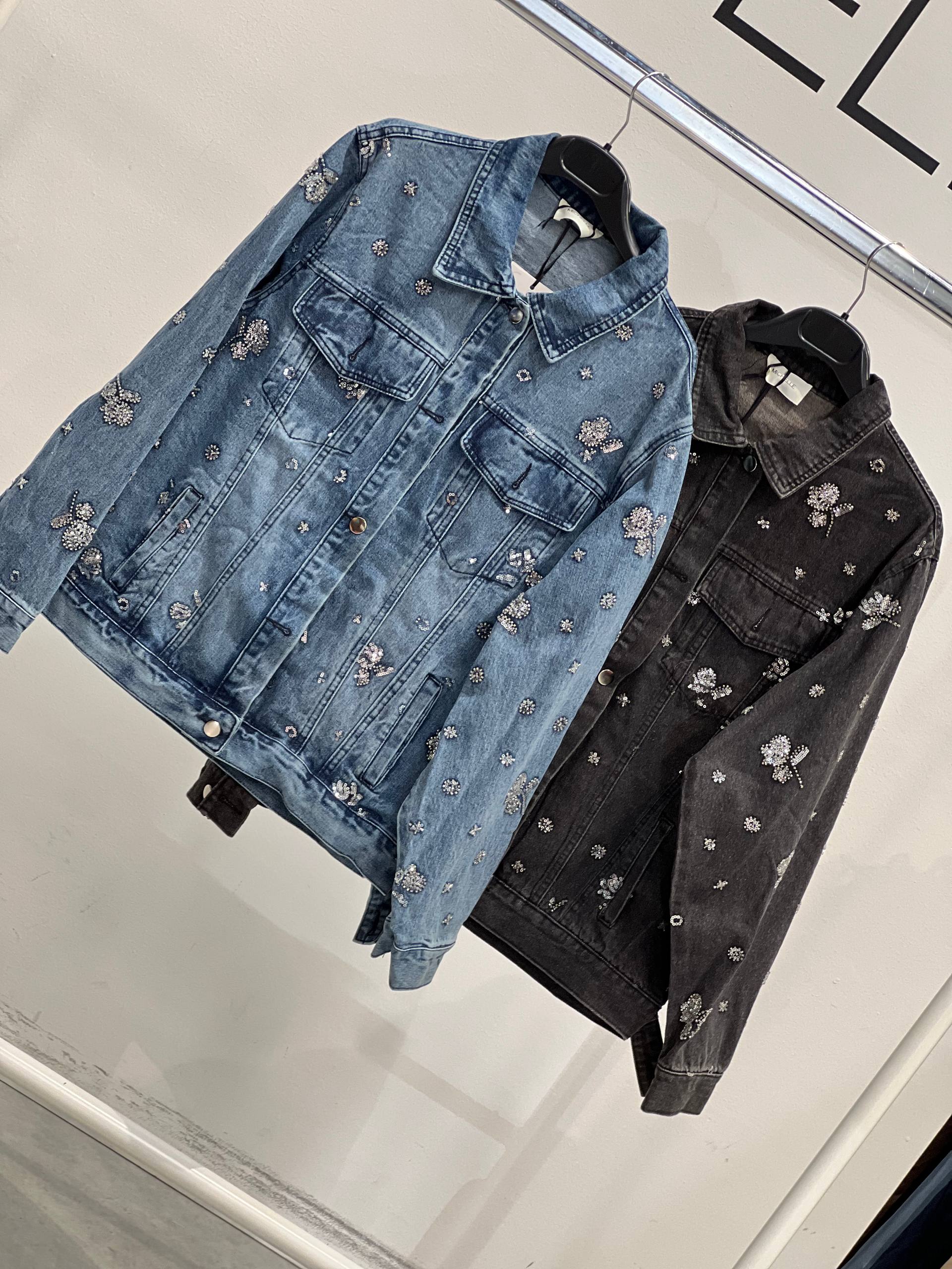 Amelie Follies (Michelle)