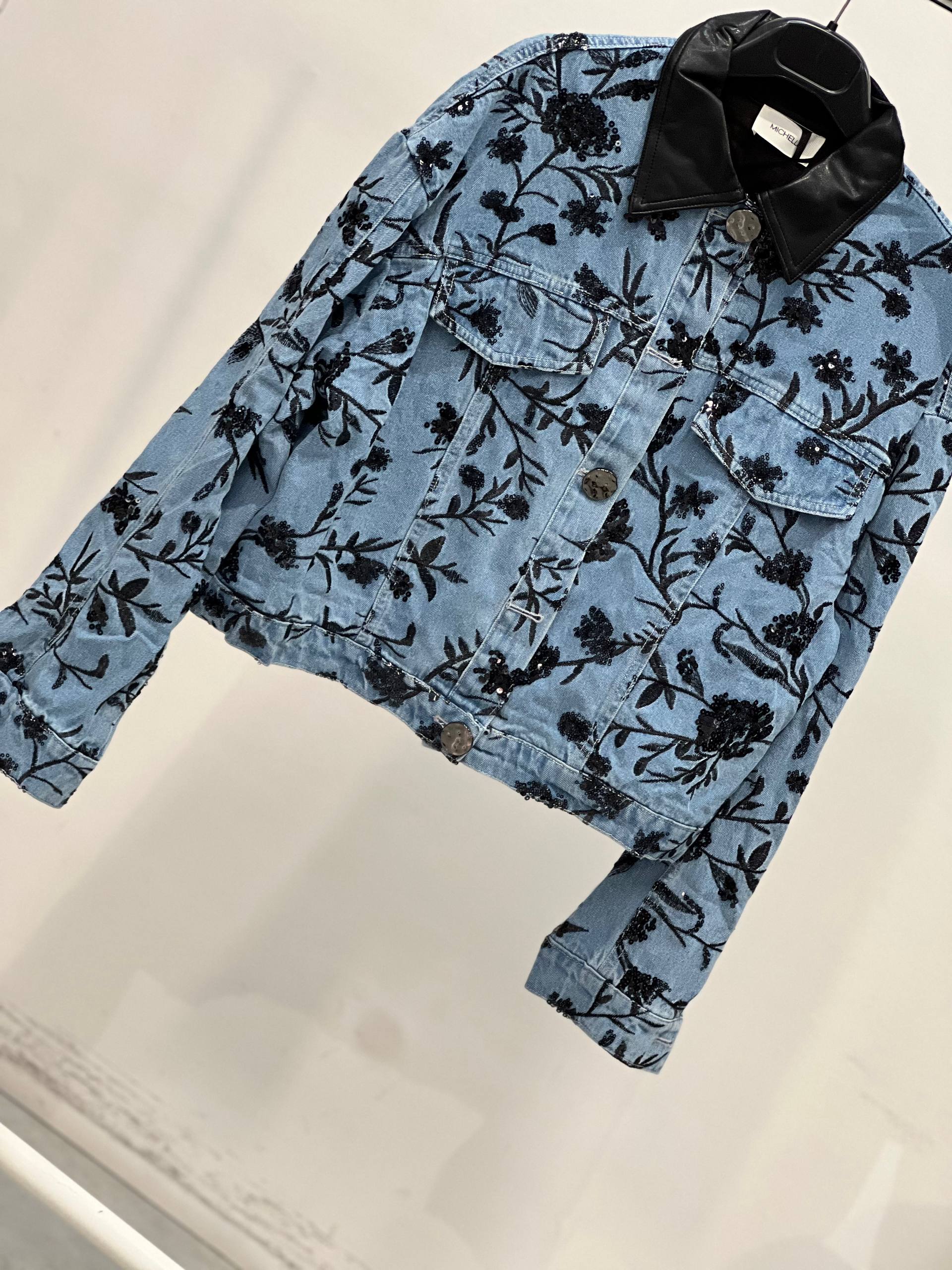 Amelie Follies (Michelle)