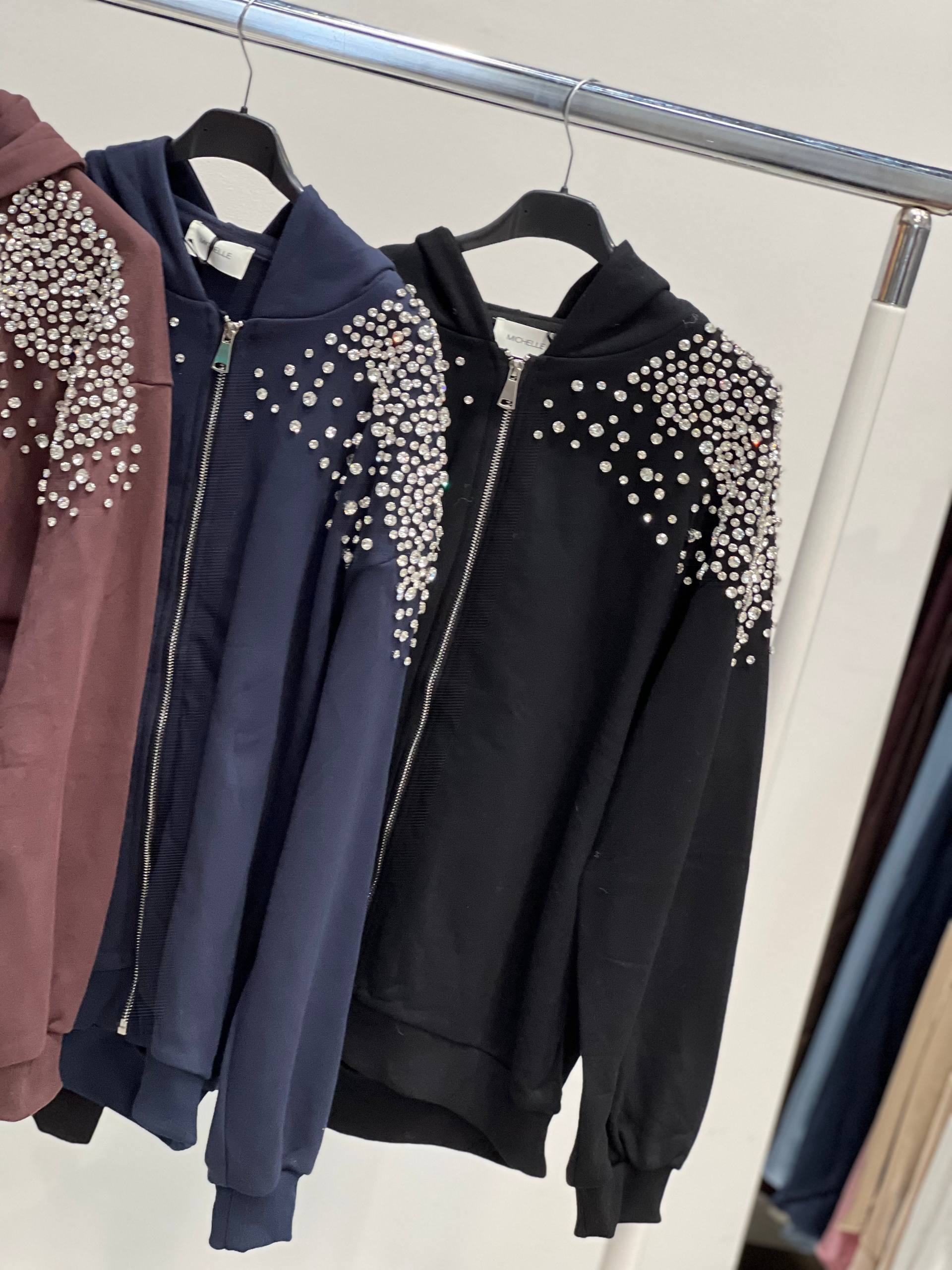 Amelie Follies (Michelle)