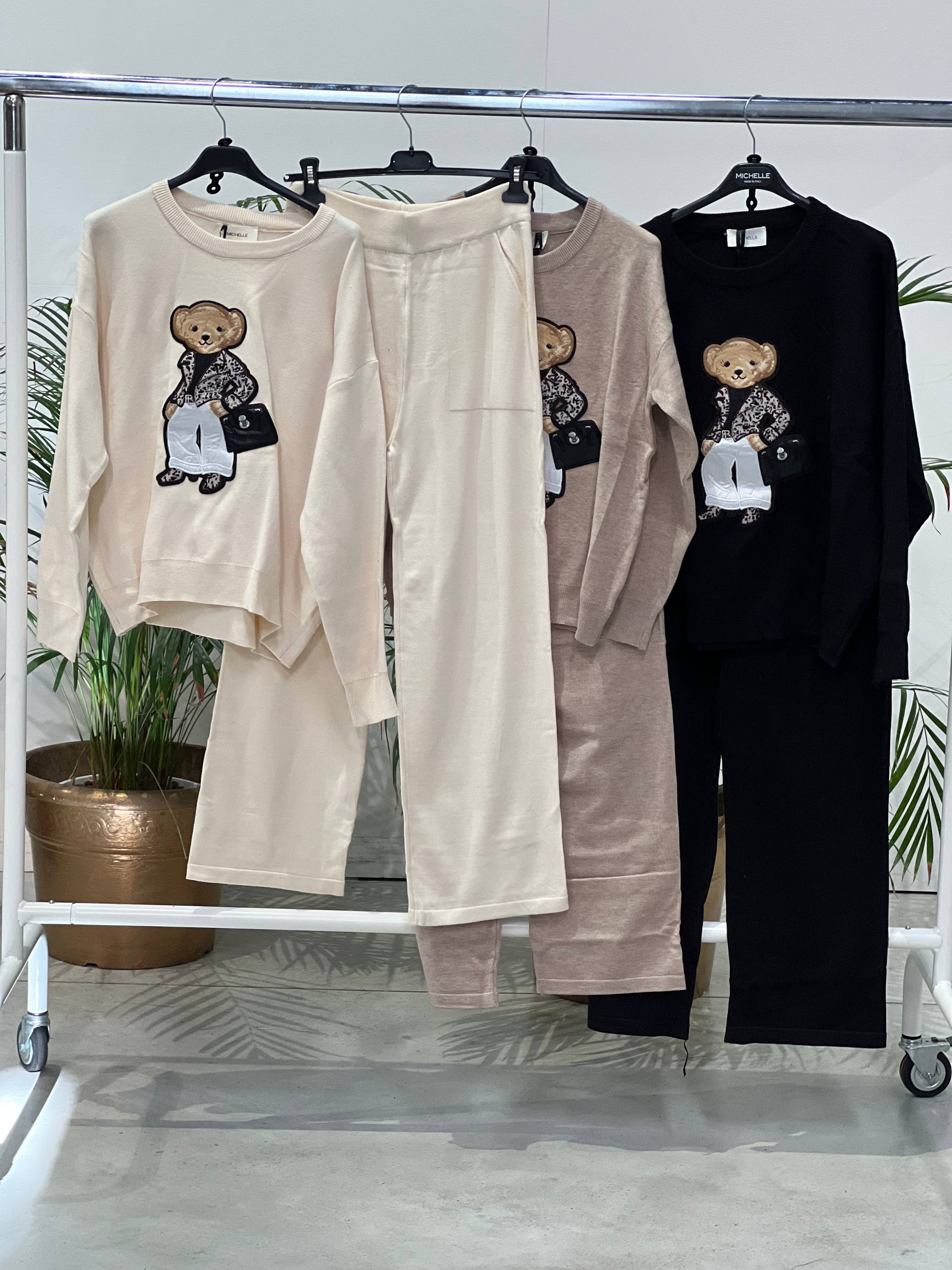 Amelie Follies (Michelle)