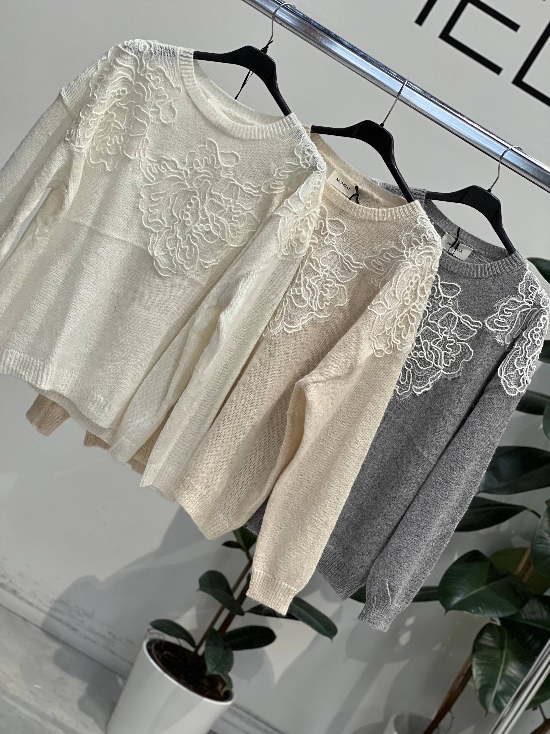 Amelie Follies (Michelle)