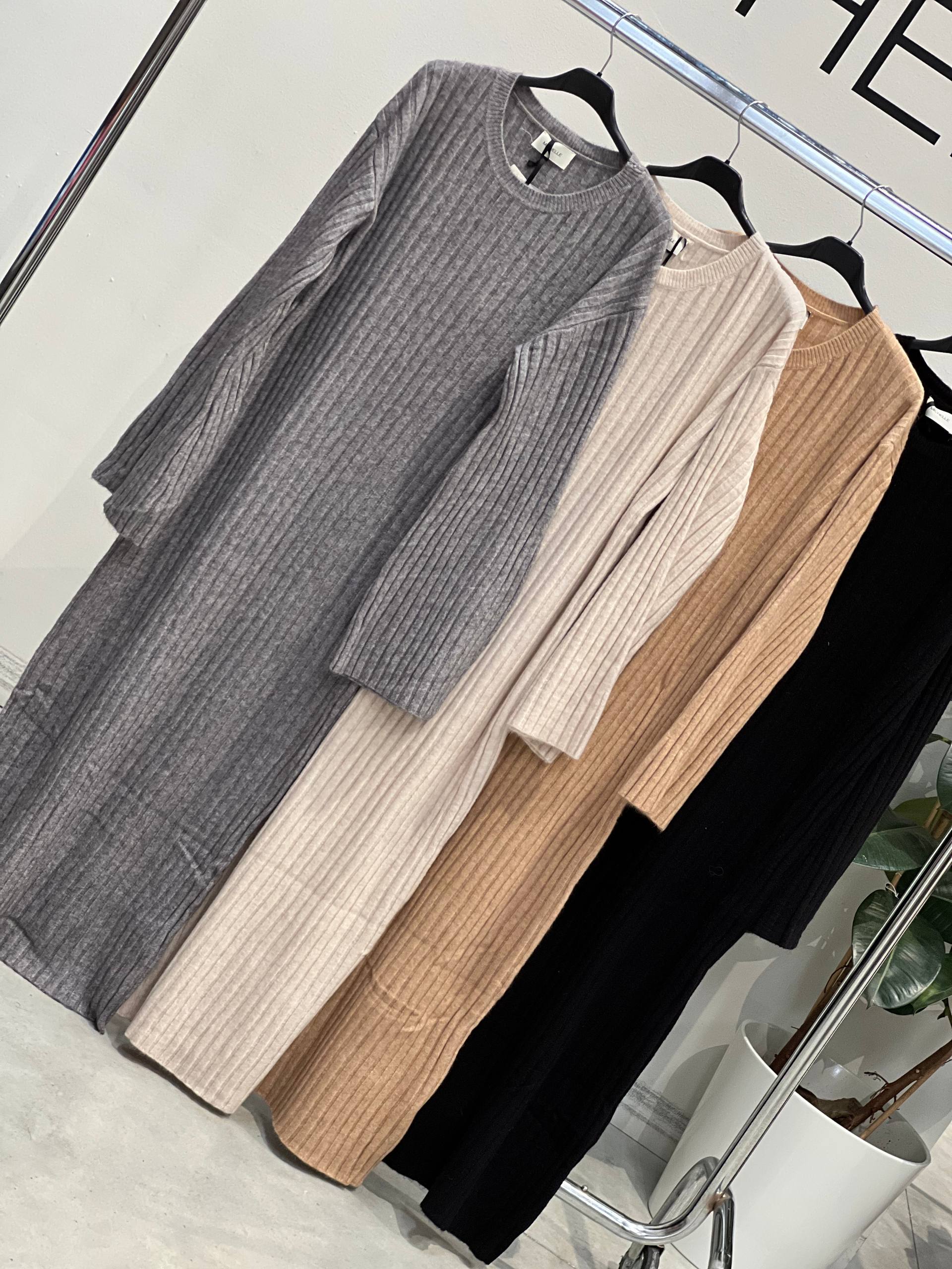 Amelie Follies (Michelle)