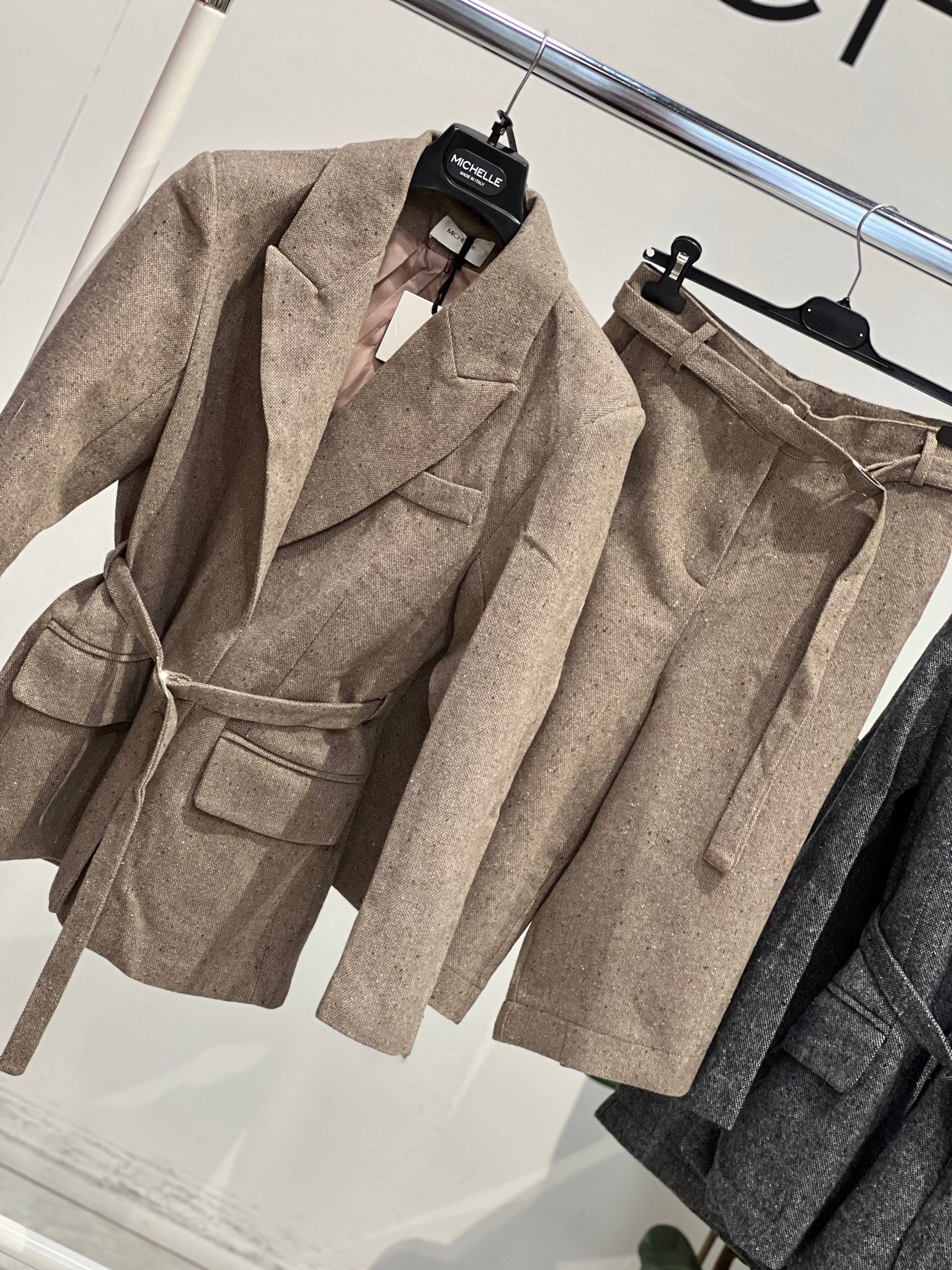 Amelie Follies (Michelle)