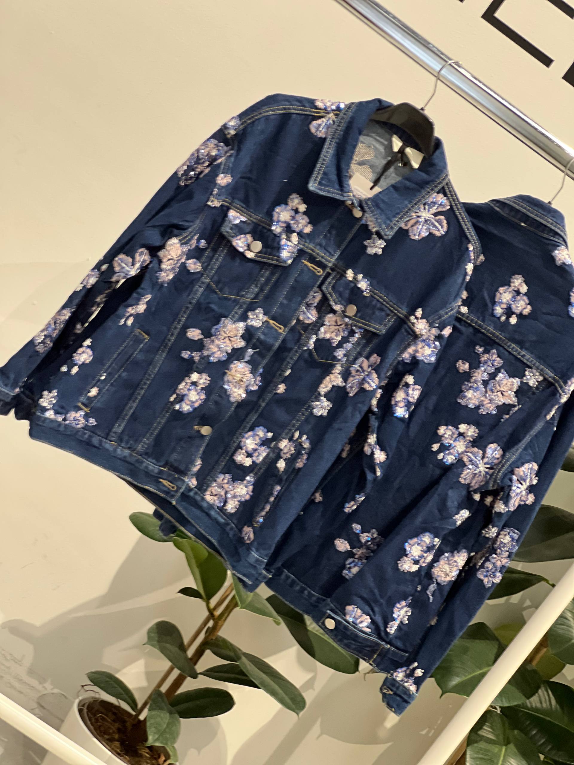 Amelie Follies (Michelle)