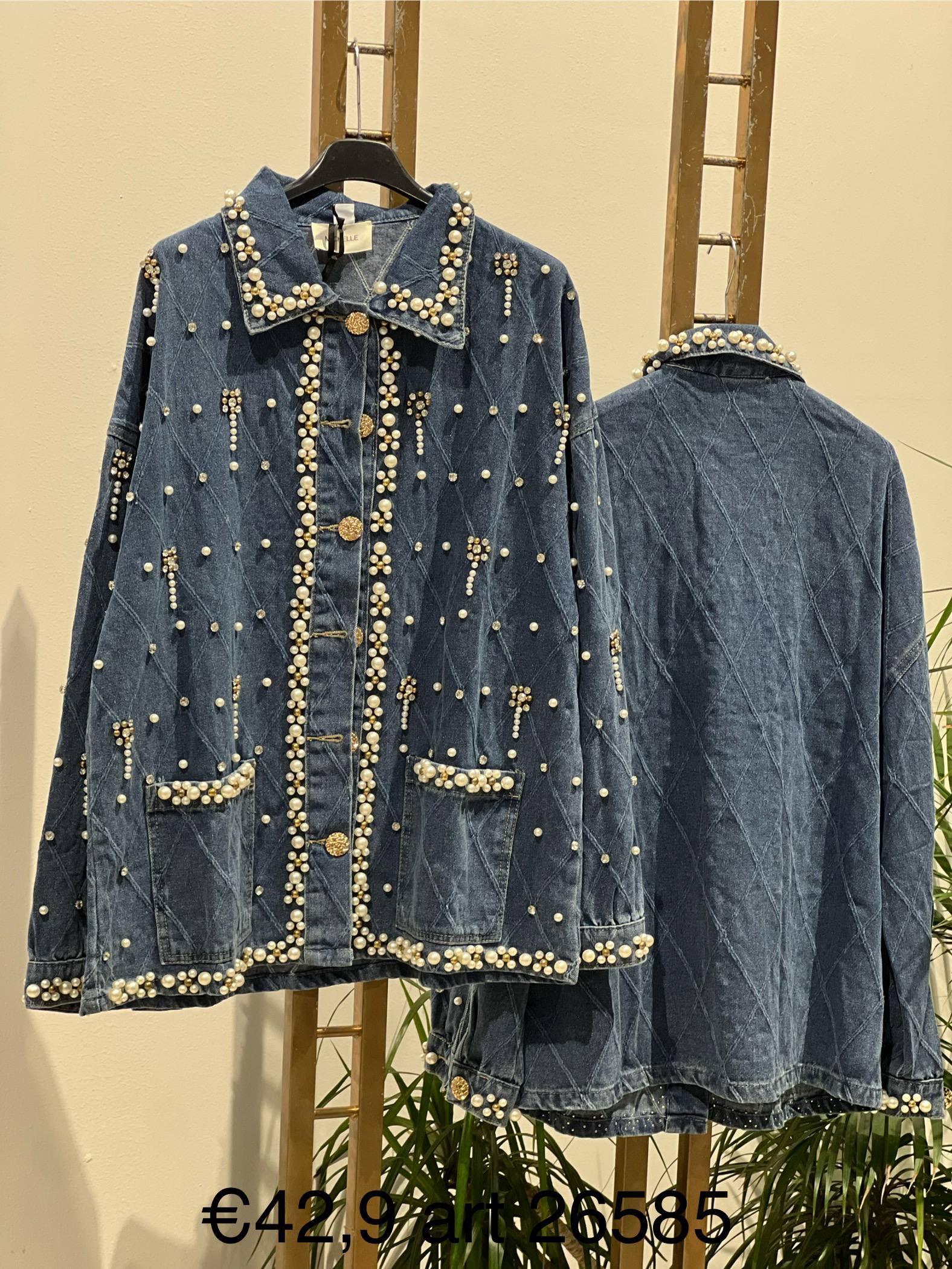 Amelie Follies (Michelle)