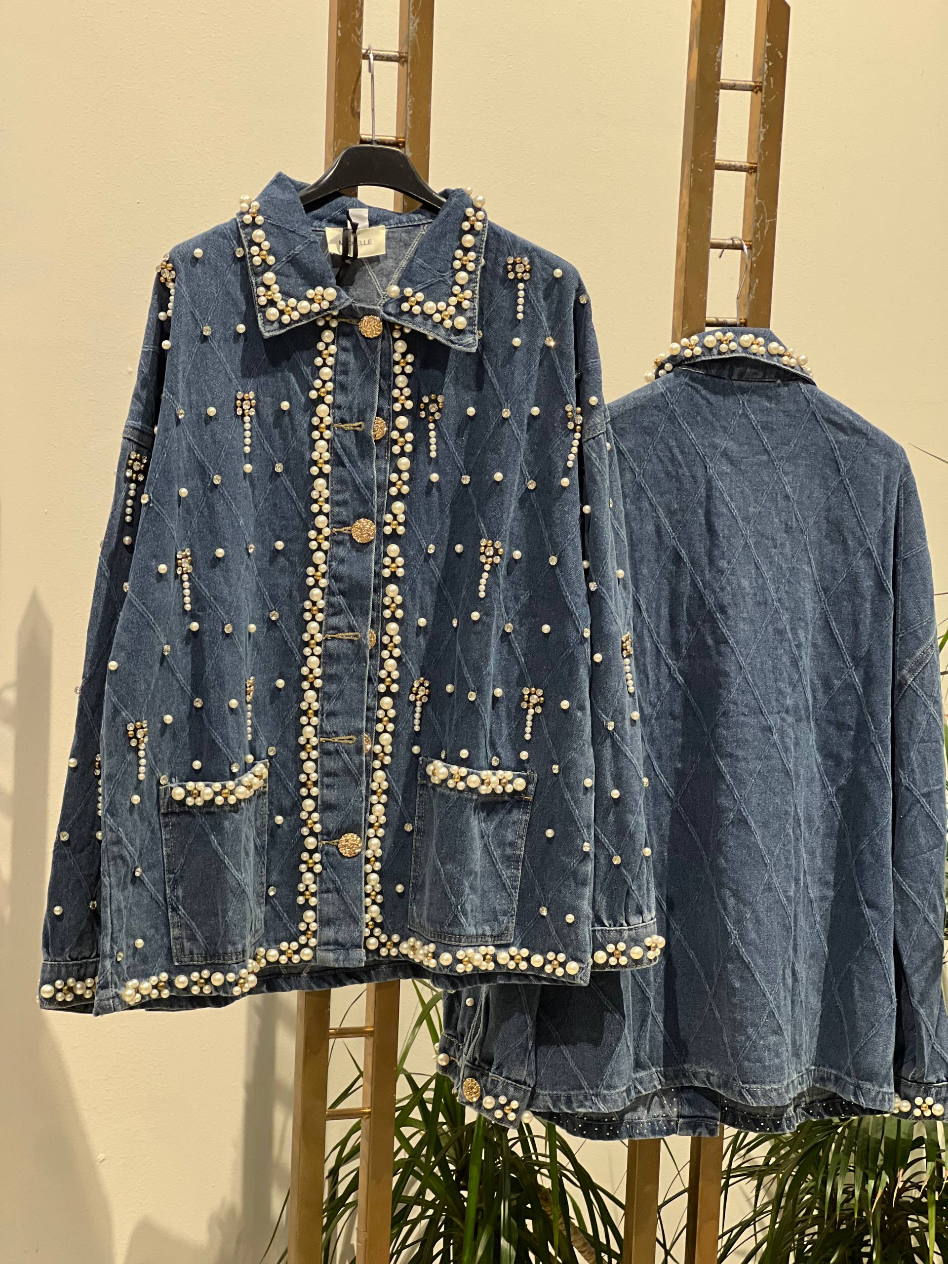 Amelie Follies (Michelle)