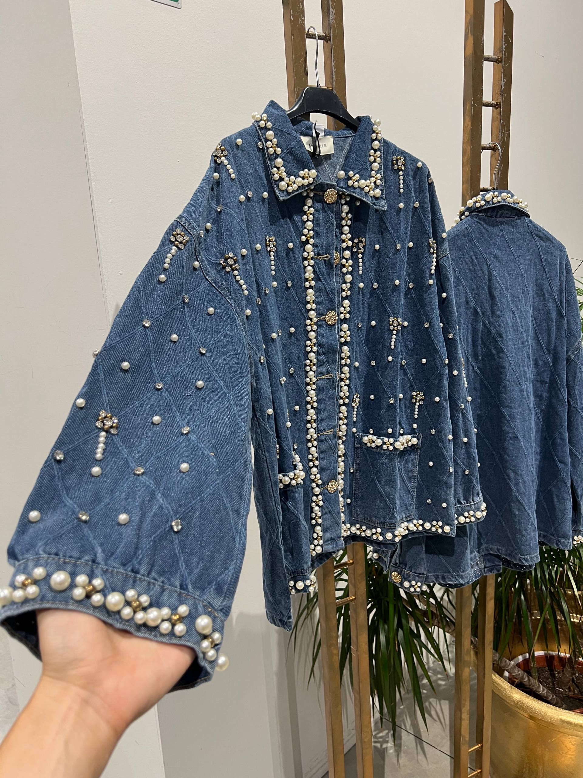 Amelie Follies (Michelle)