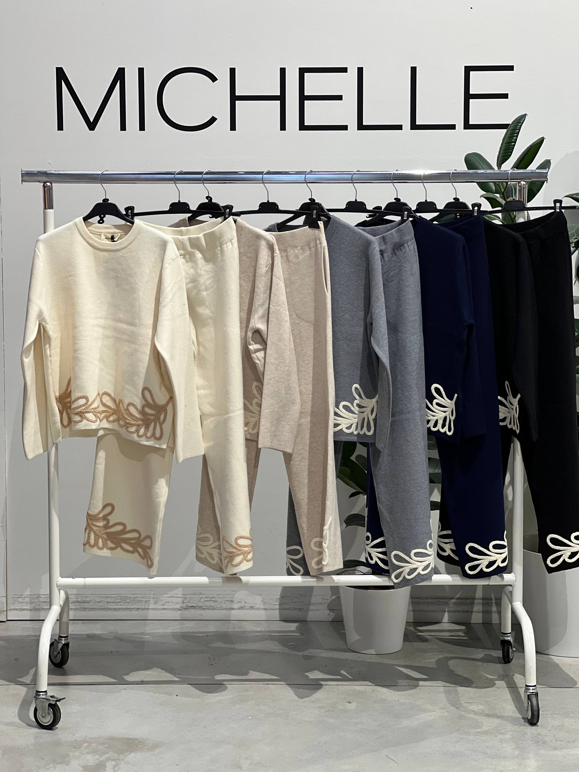 Amelie Follies (Michelle)