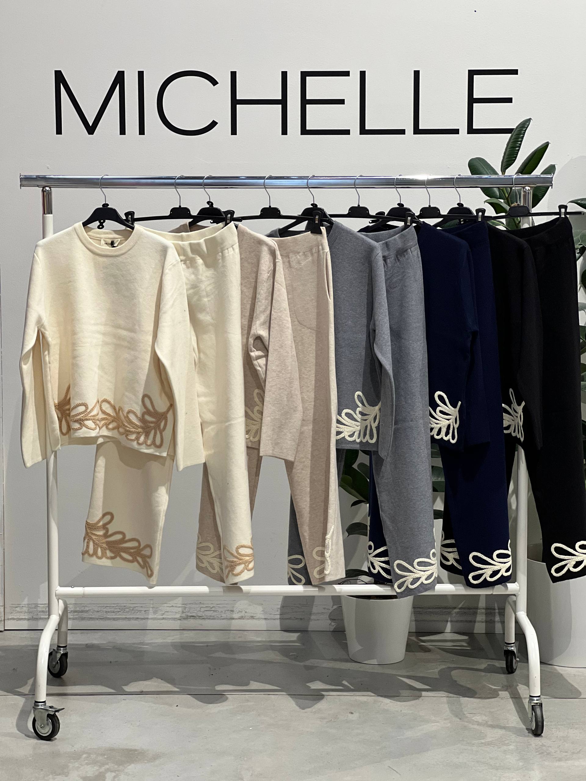 Amelie Follies (Michelle)