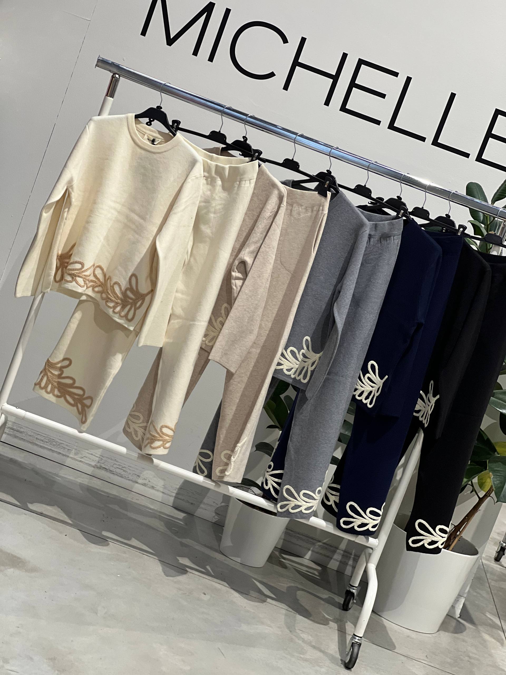 Amelie Follies (Michelle)