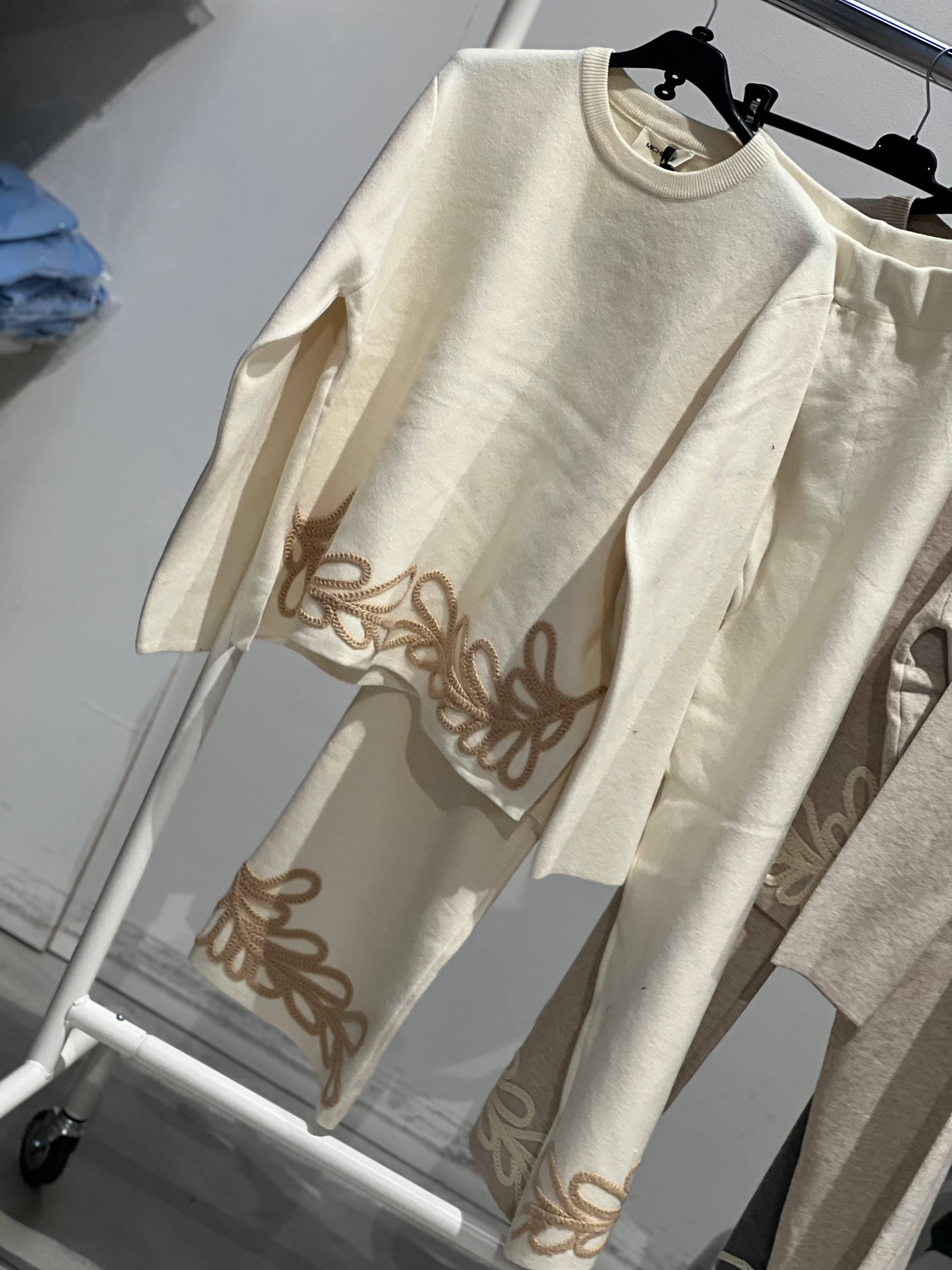 Amelie Follies (Michelle)