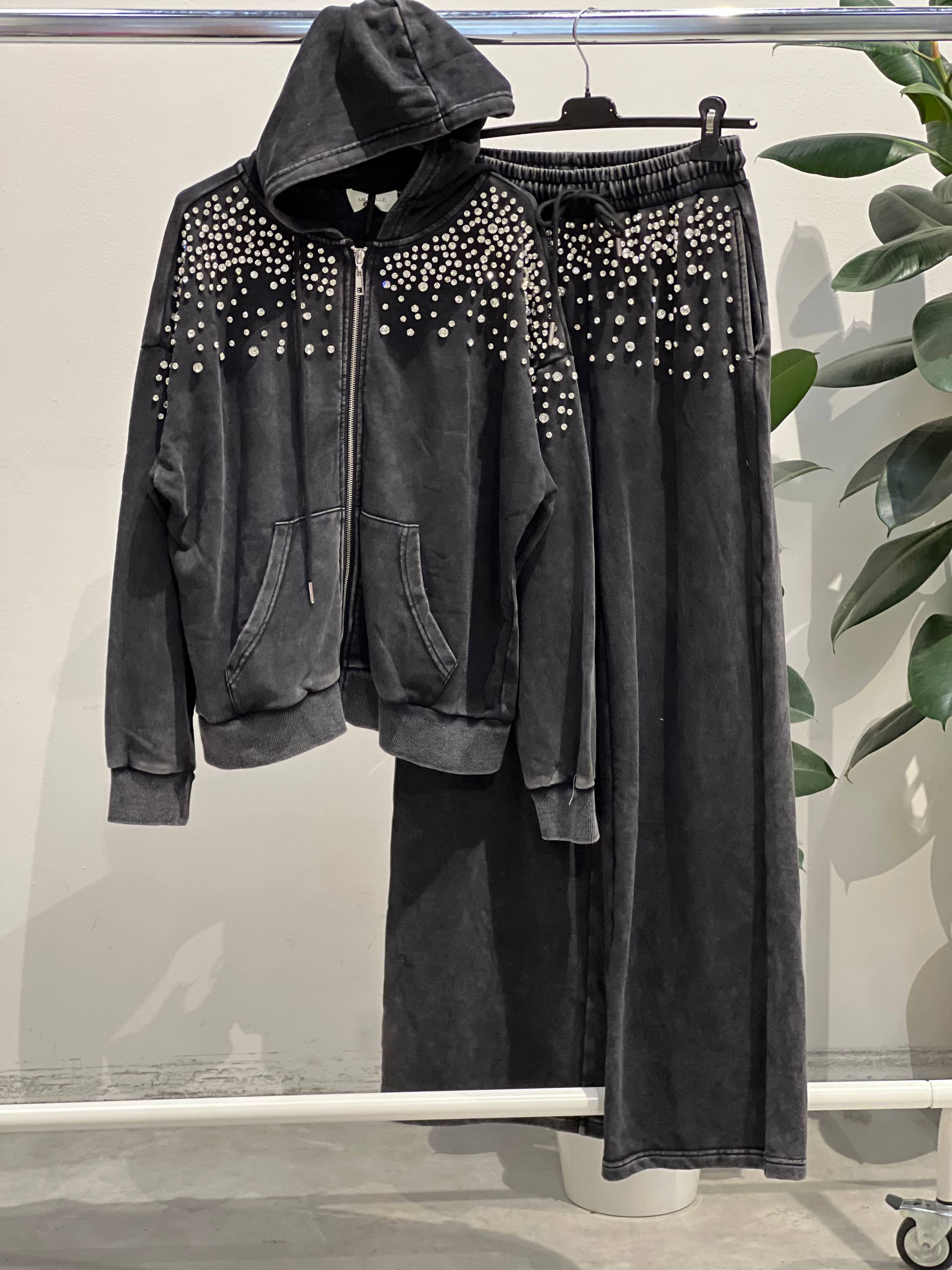 Amelie Follies (Michelle)