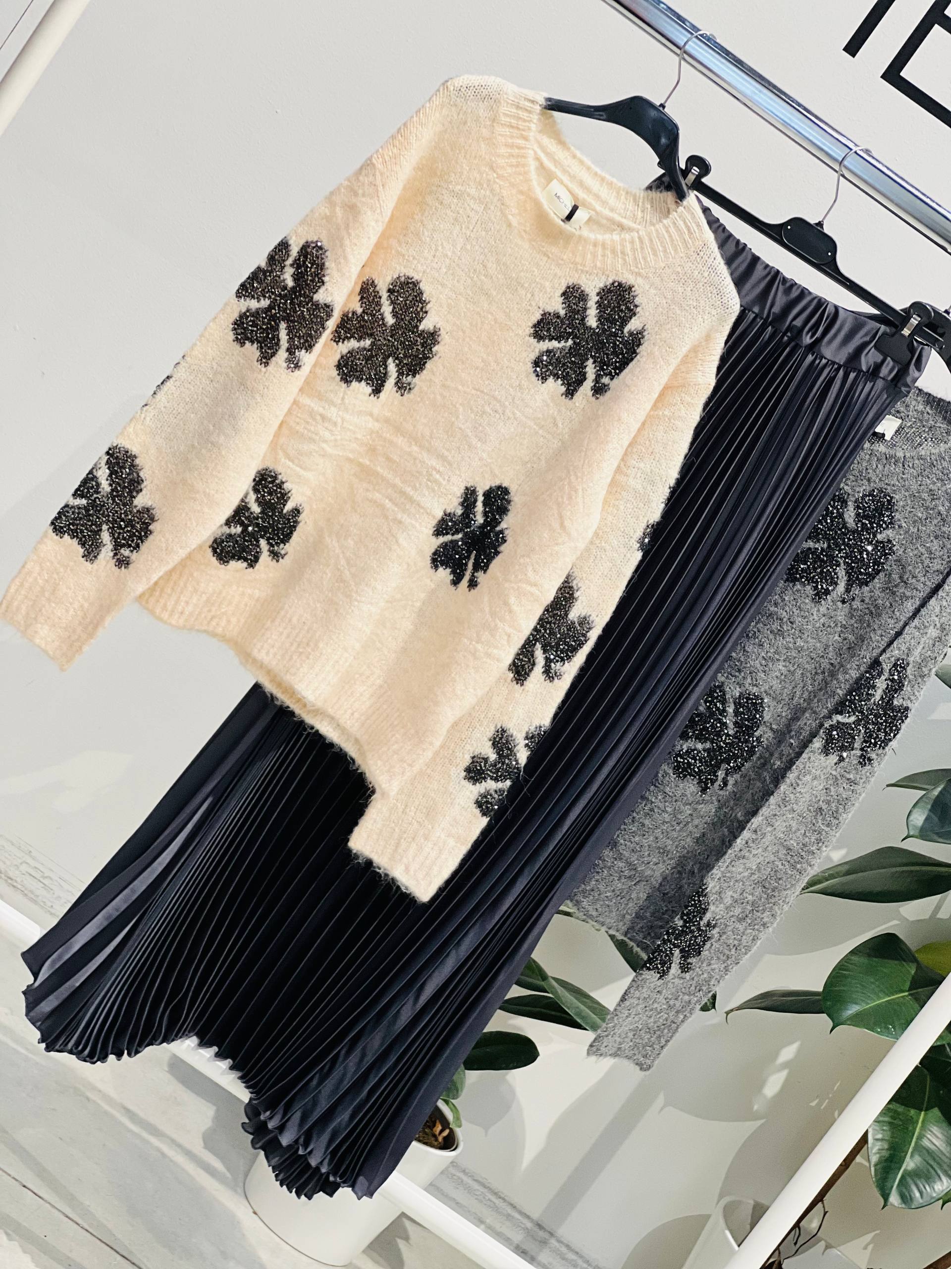 Amelie Follies (Michelle)