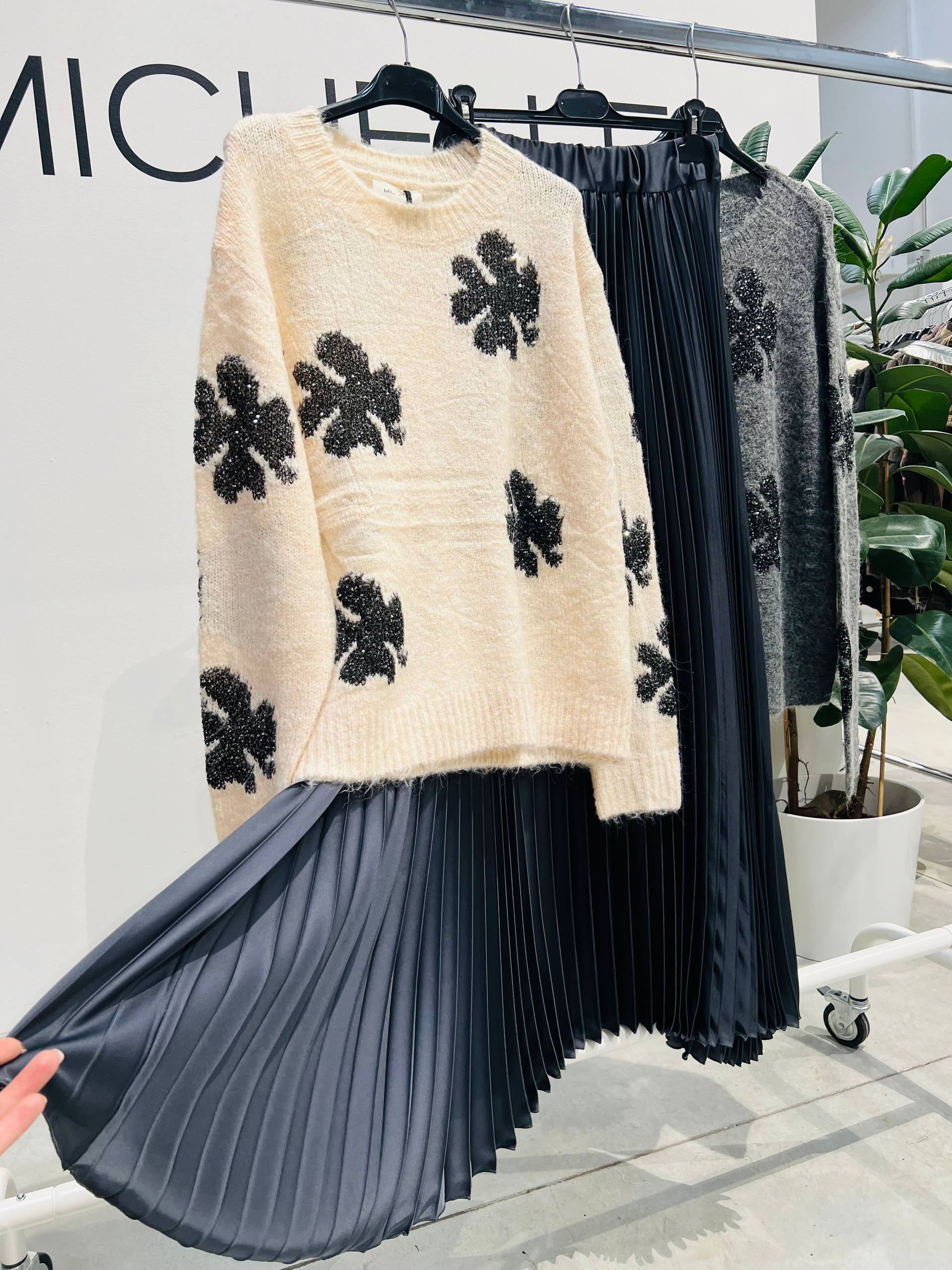 Amelie Follies (Michelle)