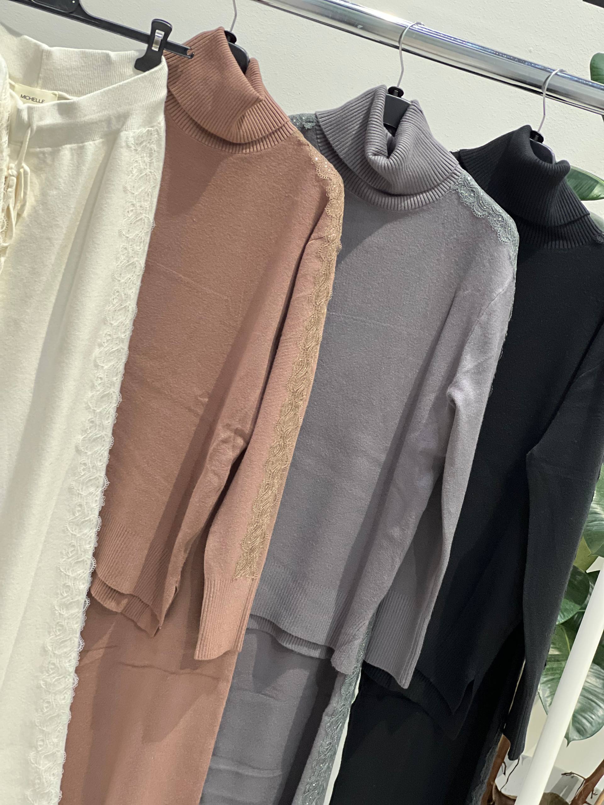 Amelie Follies (Michelle)