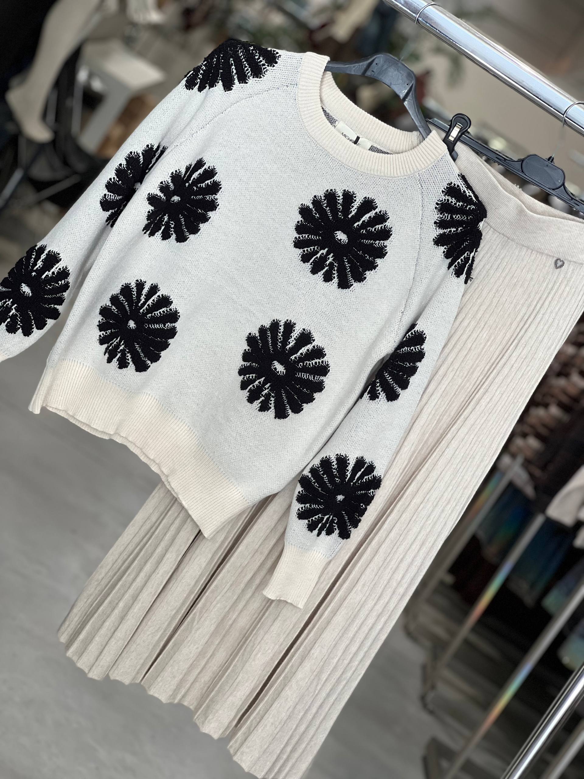 Amelie Follies (Michelle)