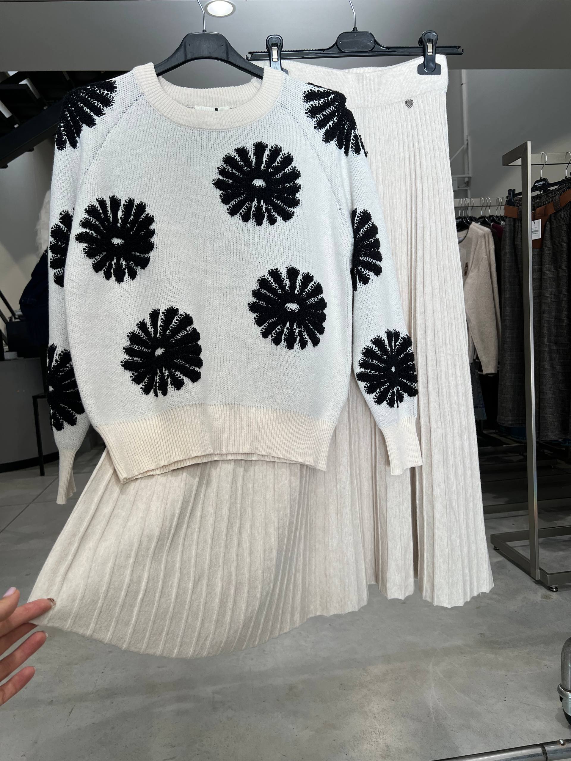 Amelie Follies (Michelle)