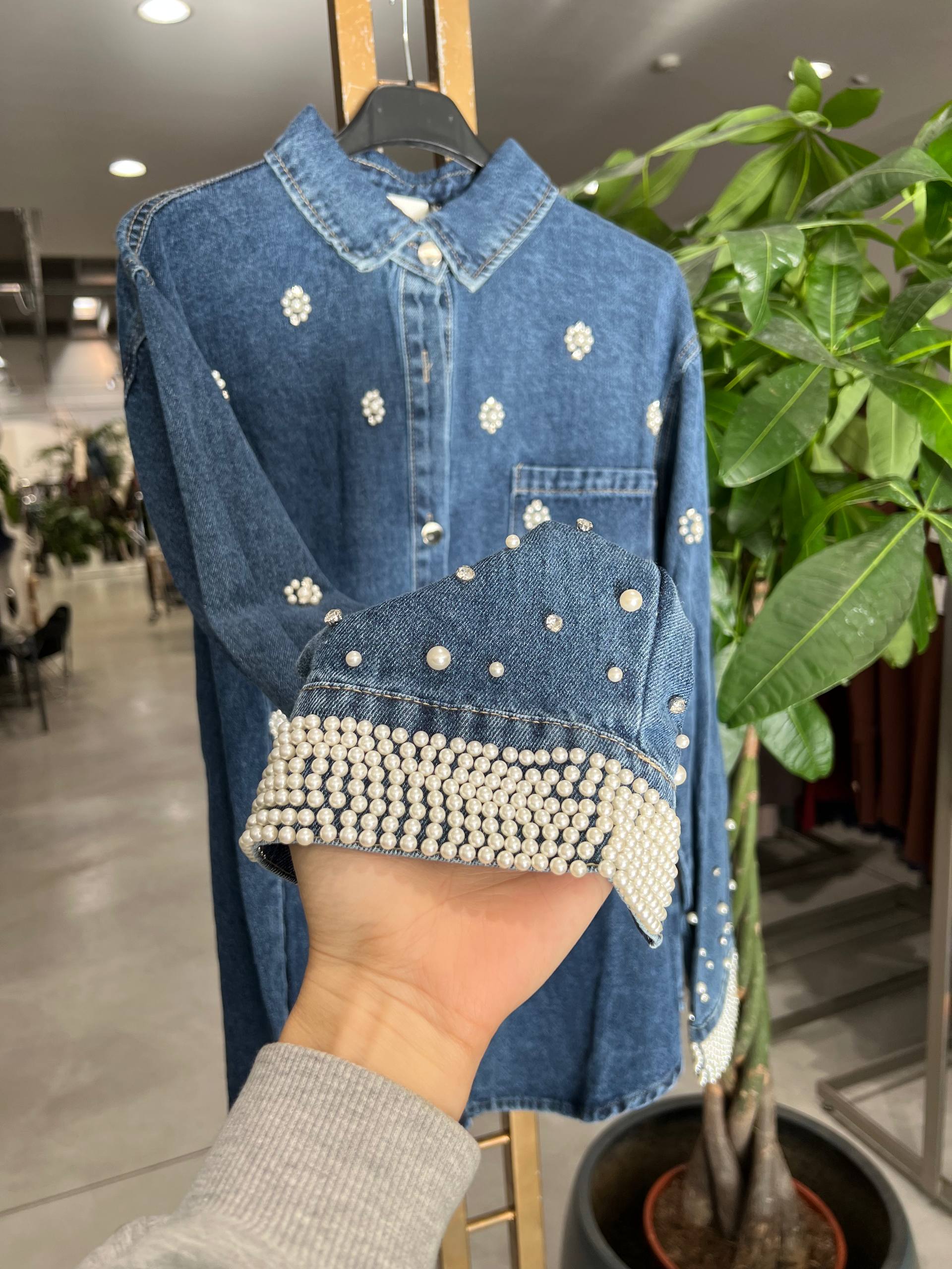 Amelie Follies (Michelle)