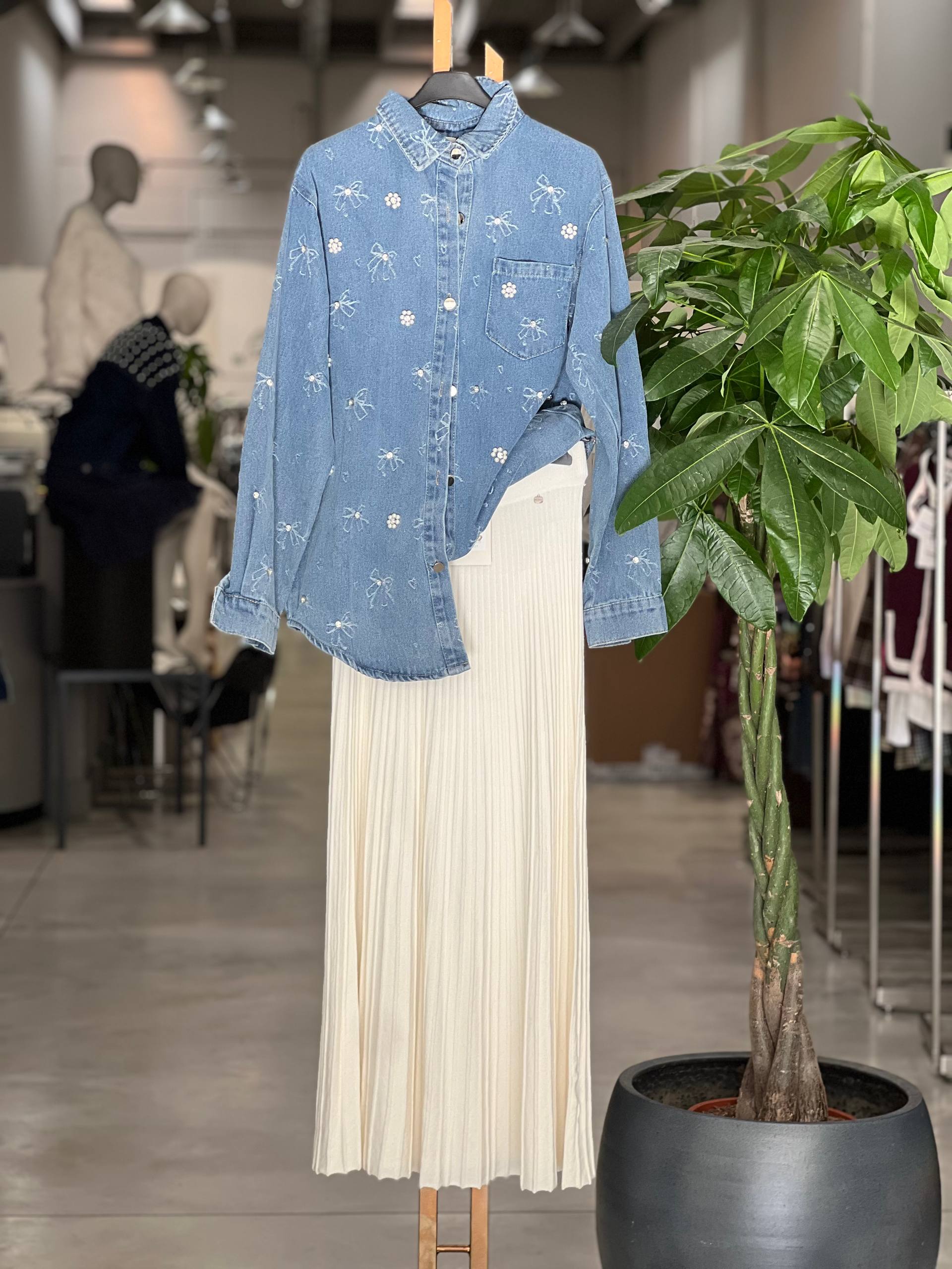 Amelie Follies (Michelle)