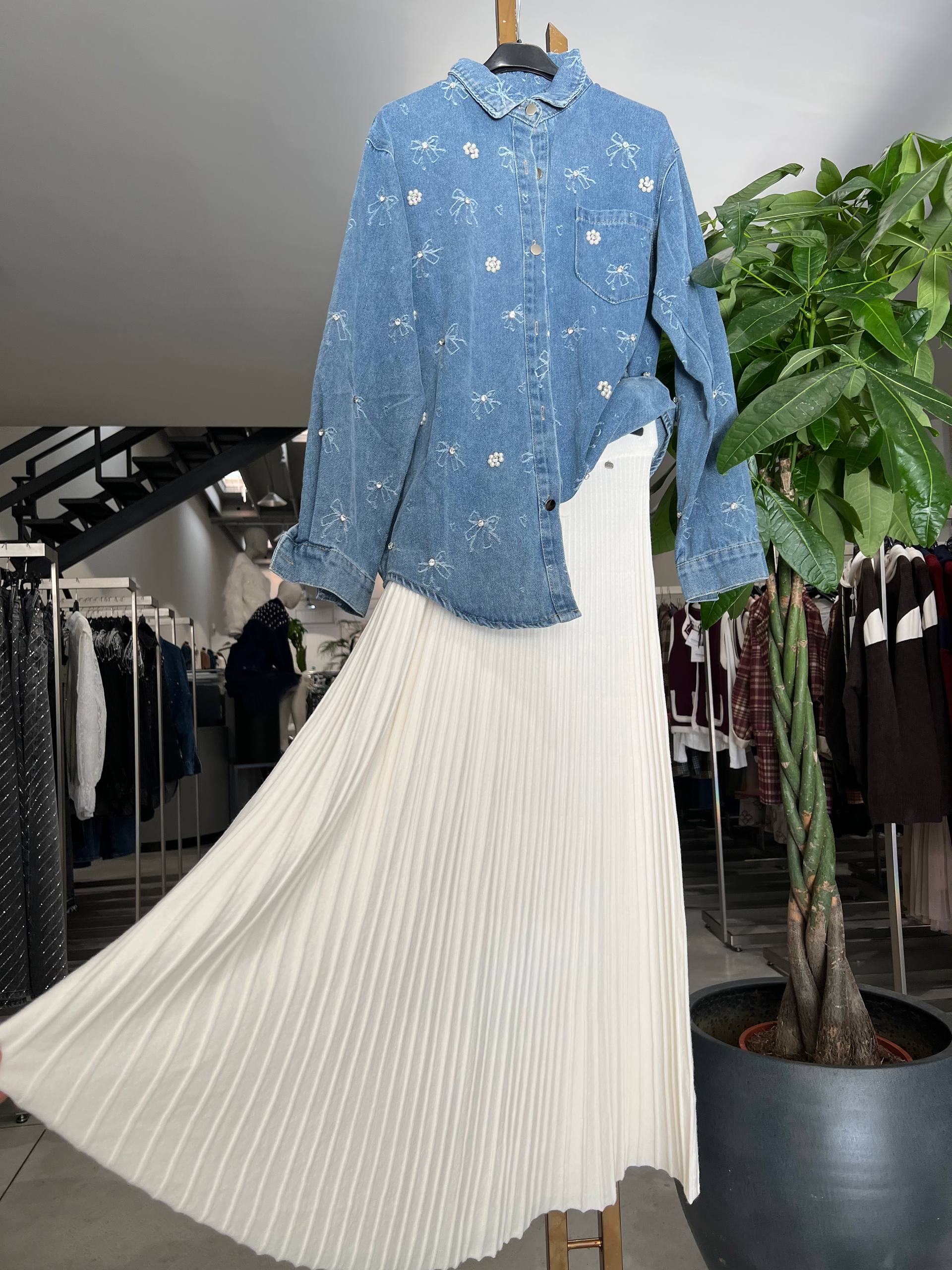 Amelie Follies (Michelle)