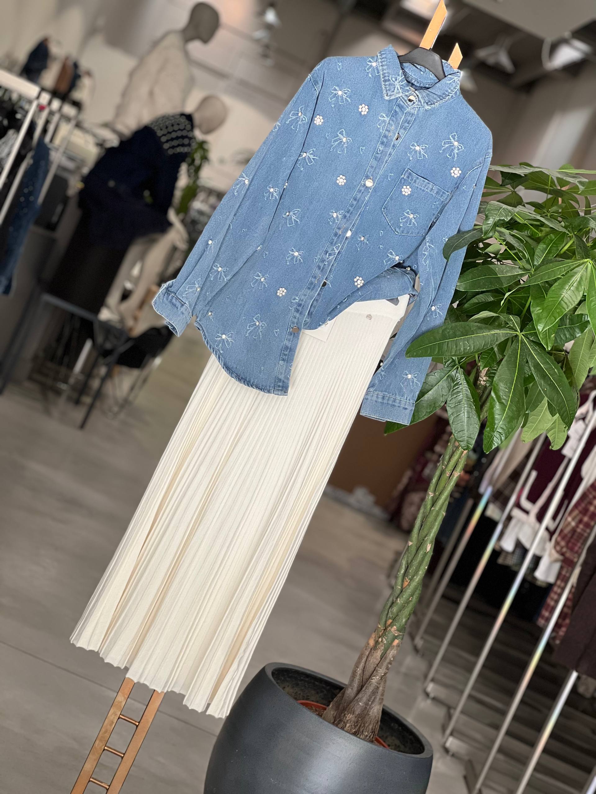 Amelie Follies (Michelle)