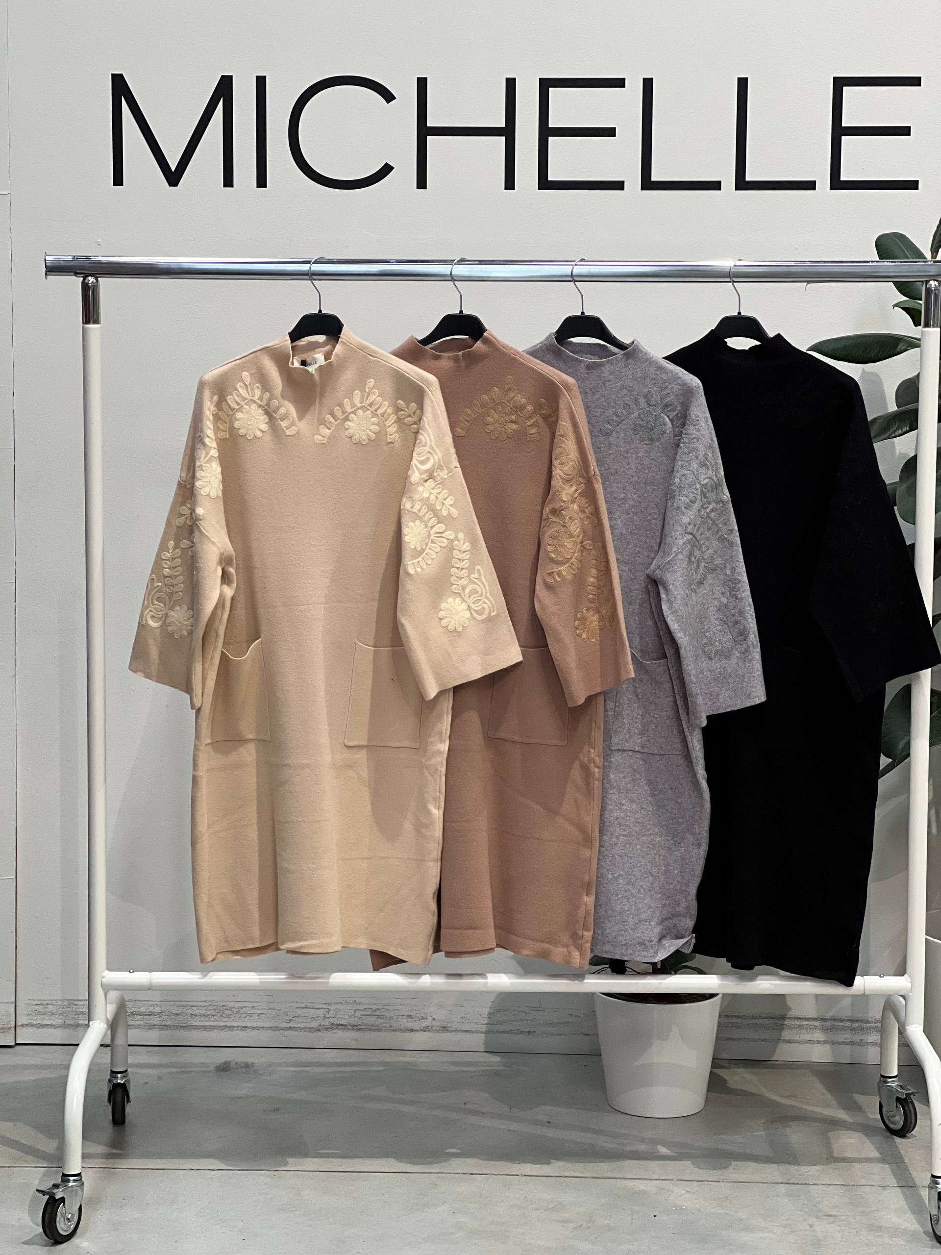 Amelie Follies (Michelle)