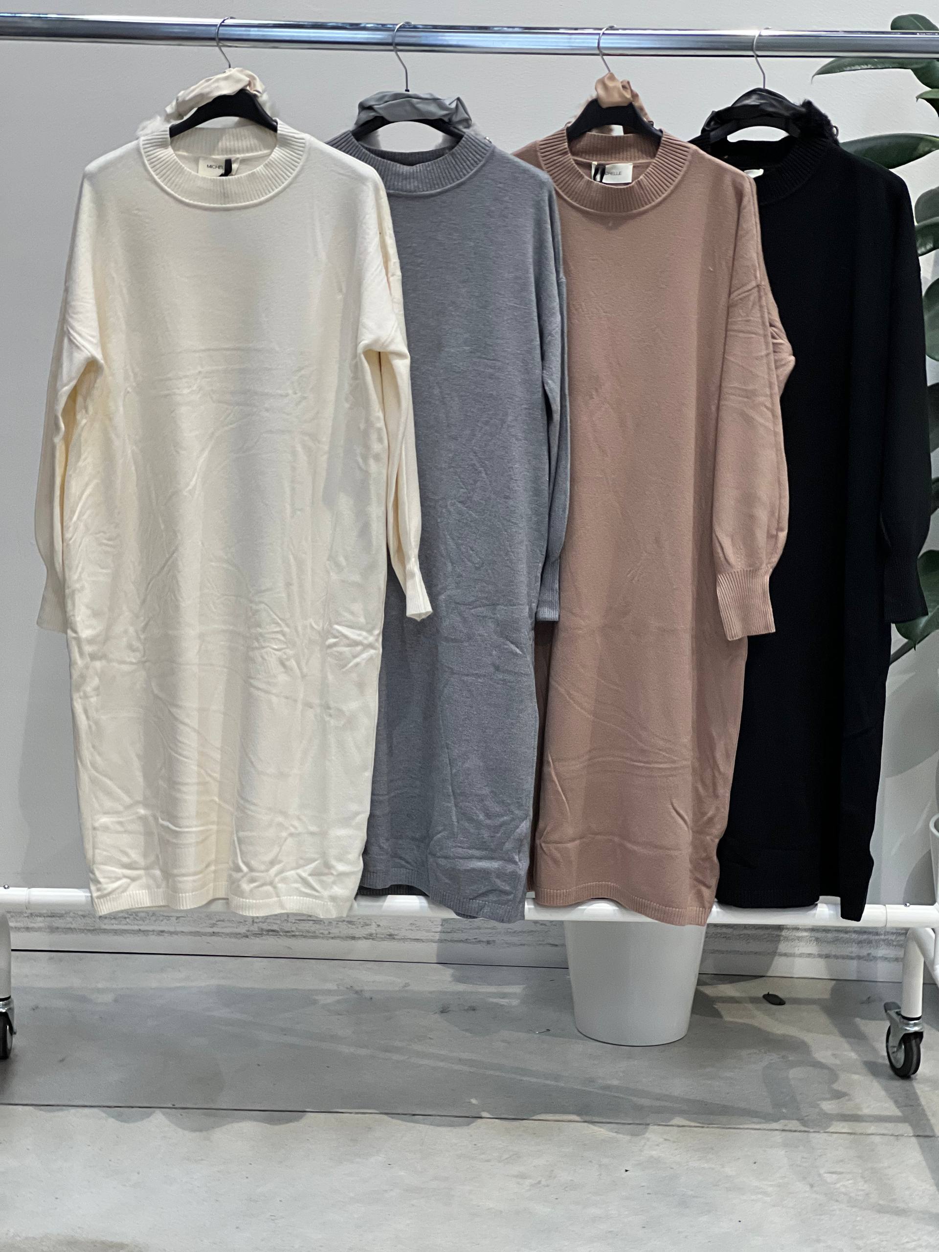 Amelie Follies (Michelle)