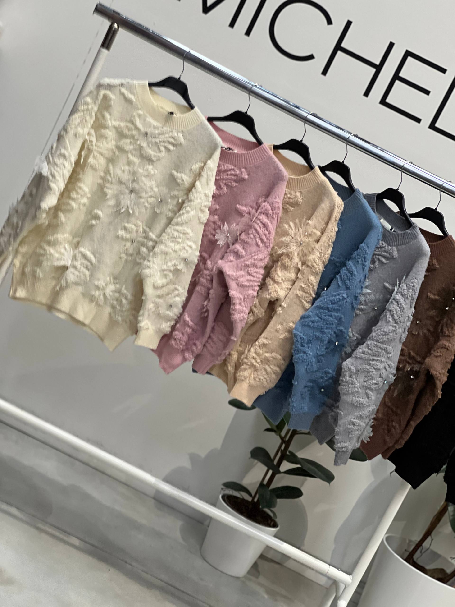 Amelie Follies (Michelle)