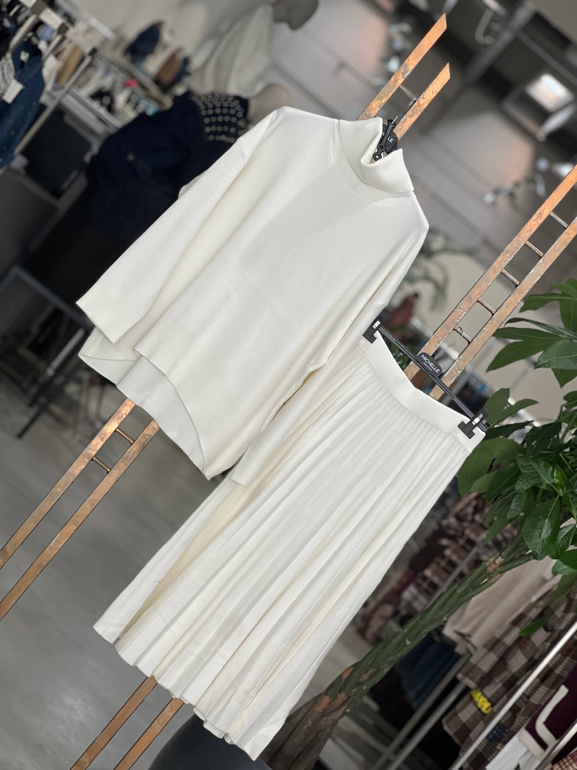 Amelie Follies (Michelle)