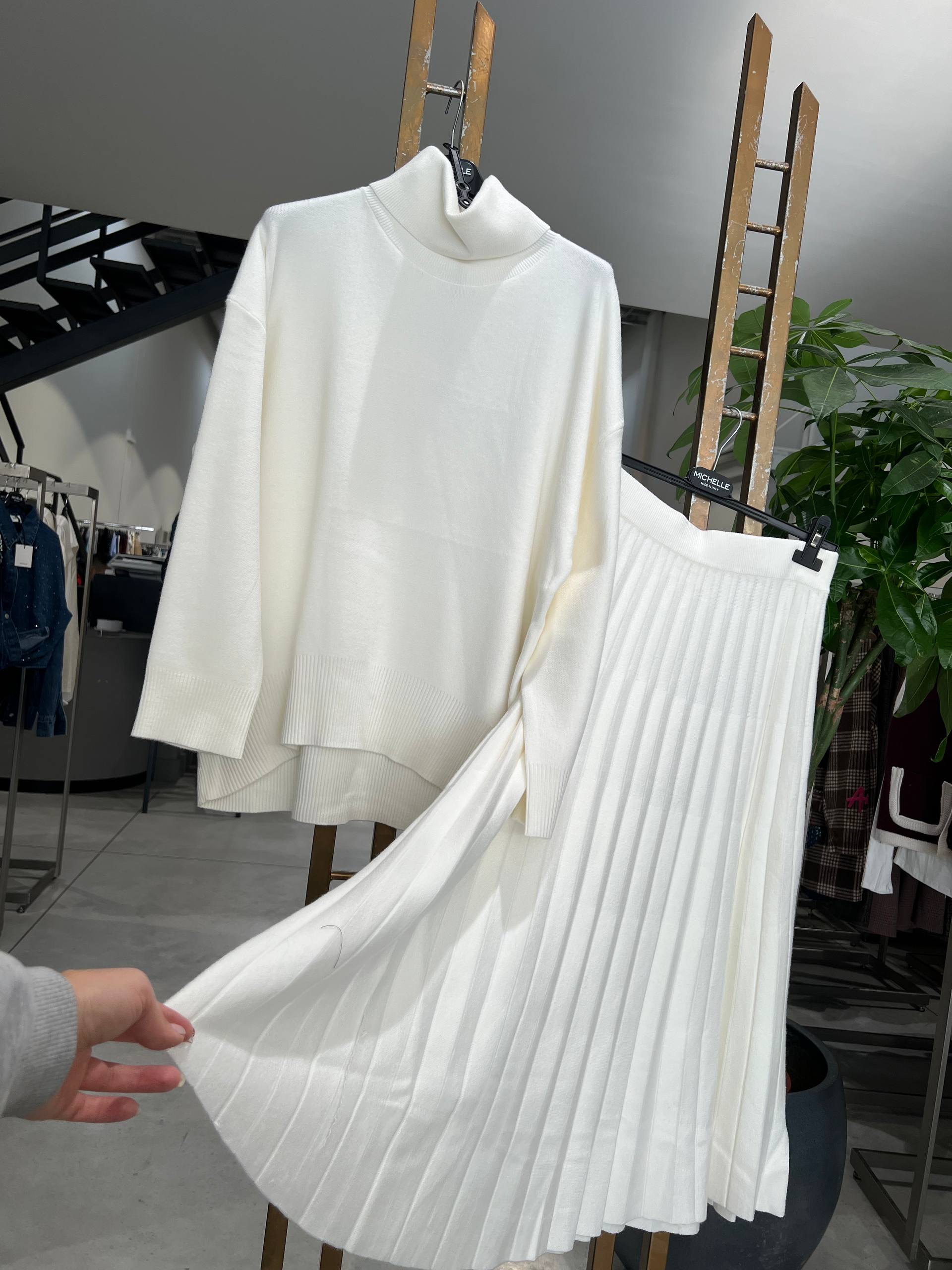 Amelie Follies (Michelle)