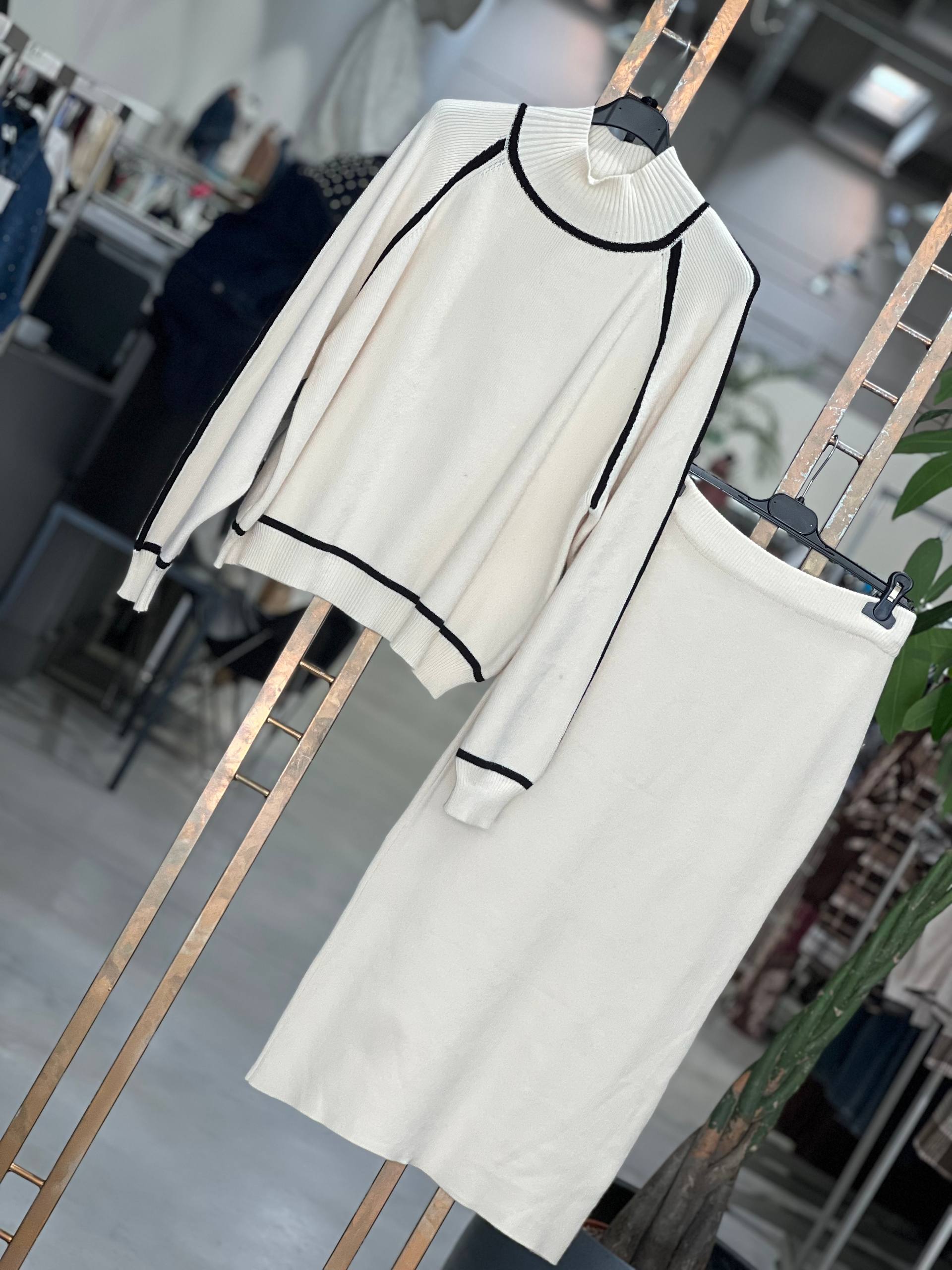 Amelie Follies (Michelle)