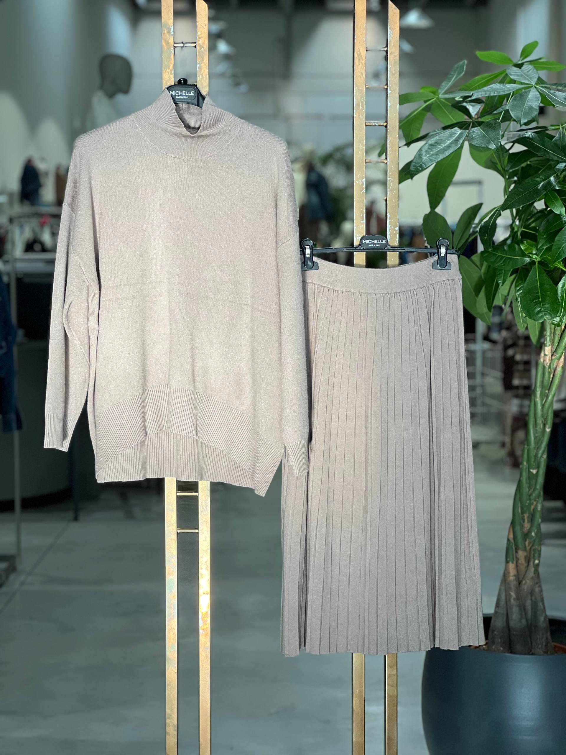 Amelie Follies (Michelle)