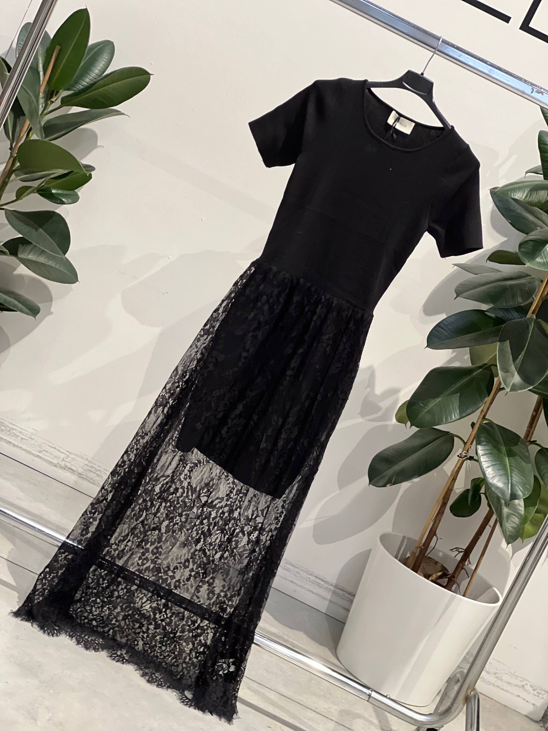 Amelie Follies (Michelle)