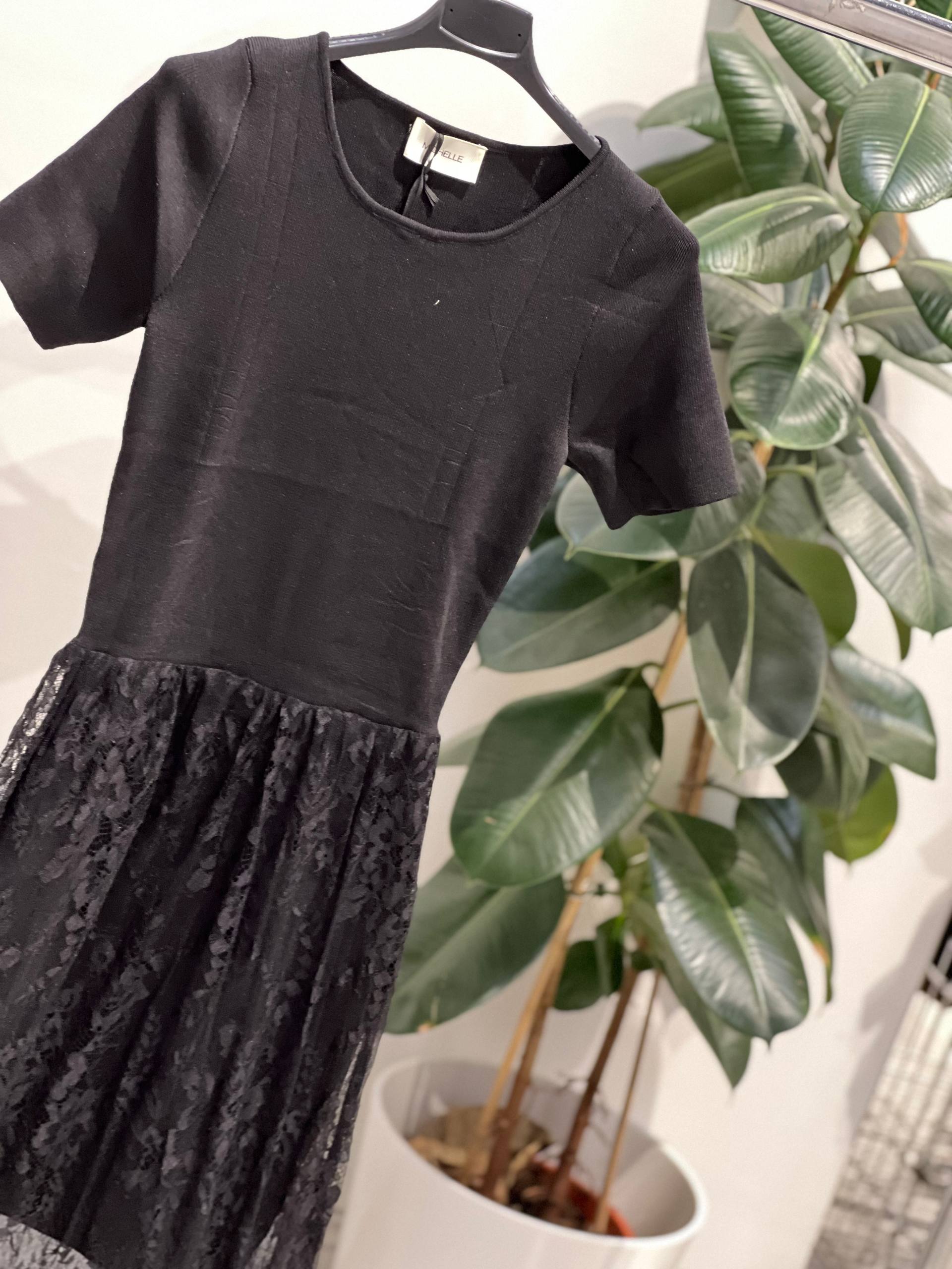 Amelie Follies (Michelle)